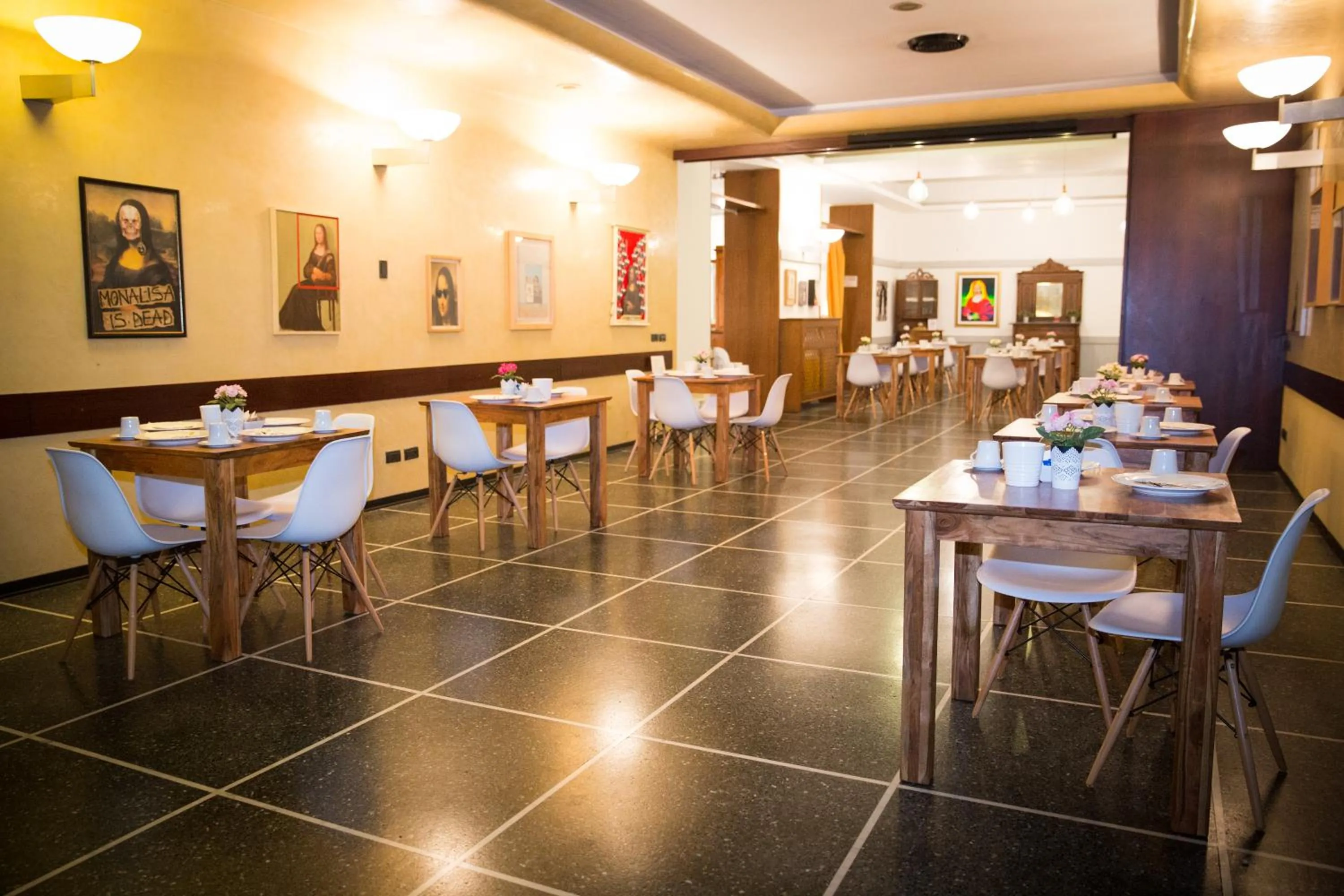 Restaurant/places to eat in Art Hotel Milano