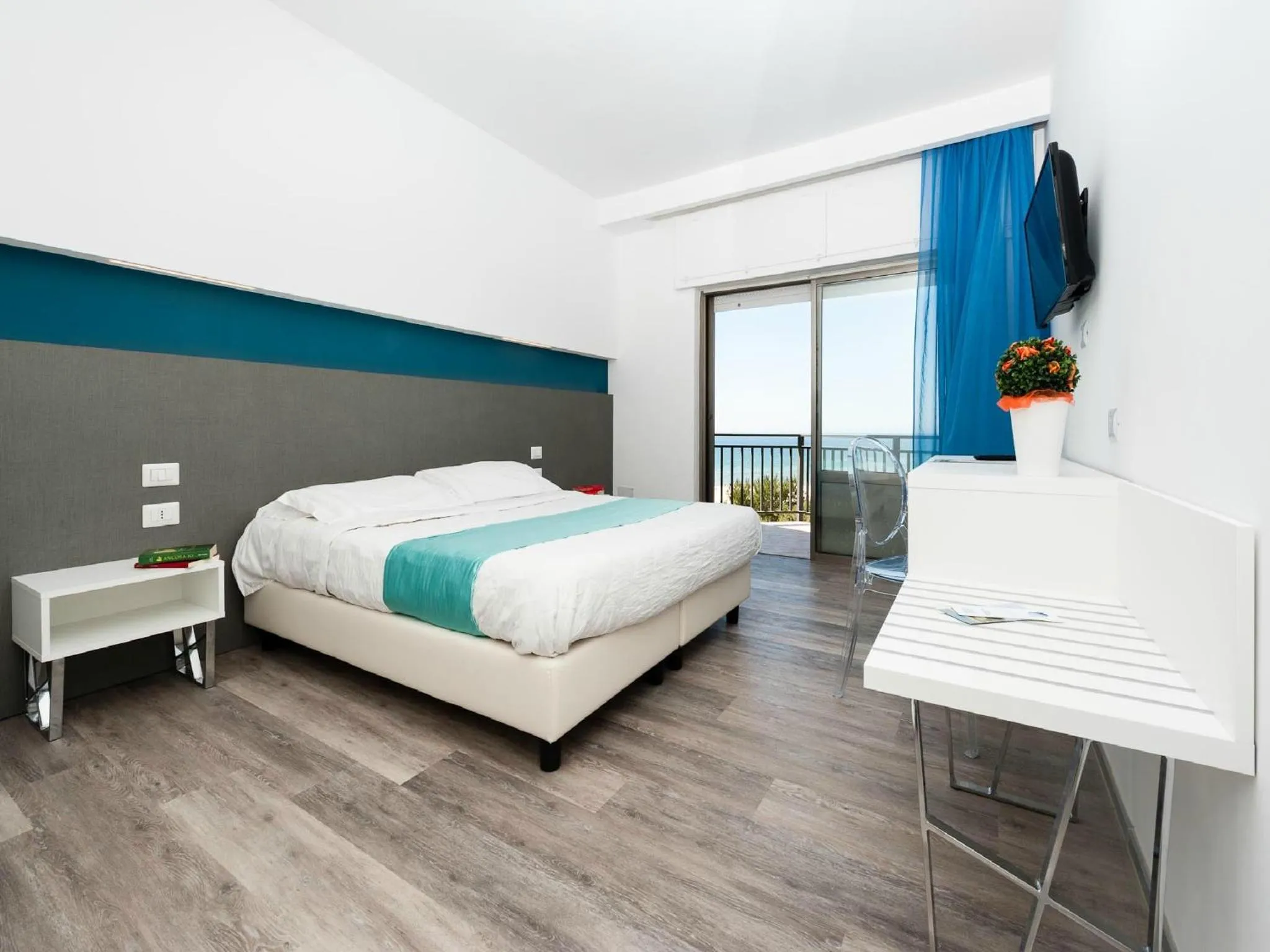 Bedroom, Bed in Hotel Serapo