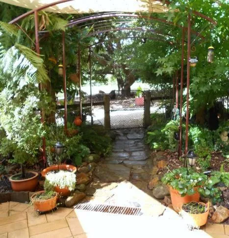 Garden in Hillview Oak B&B