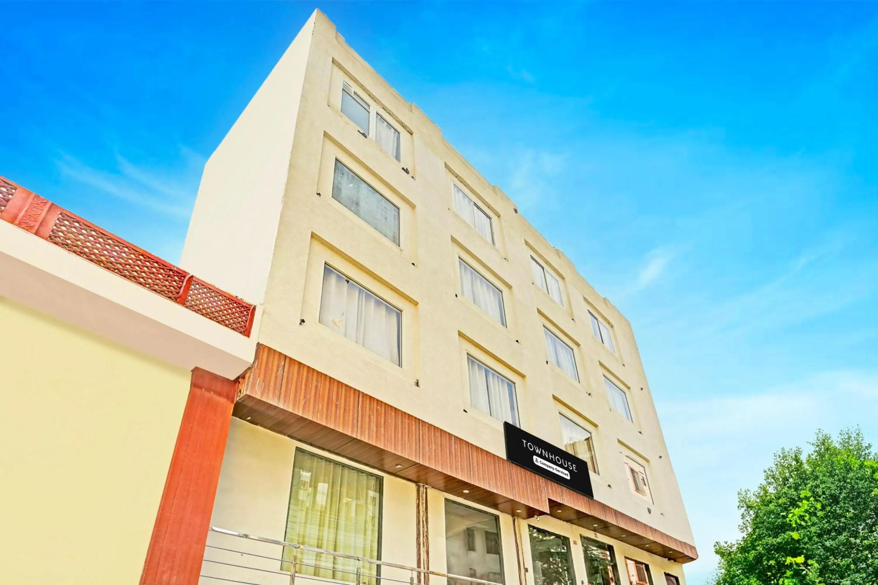 Facade/entrance in Super Townhouse Collectorate Circle Formerly LD Prime