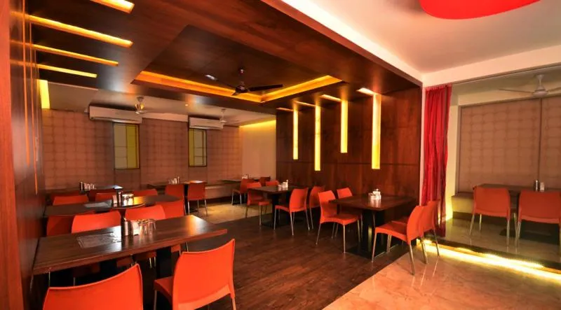 Restaurant/places to eat in Hotel Opal