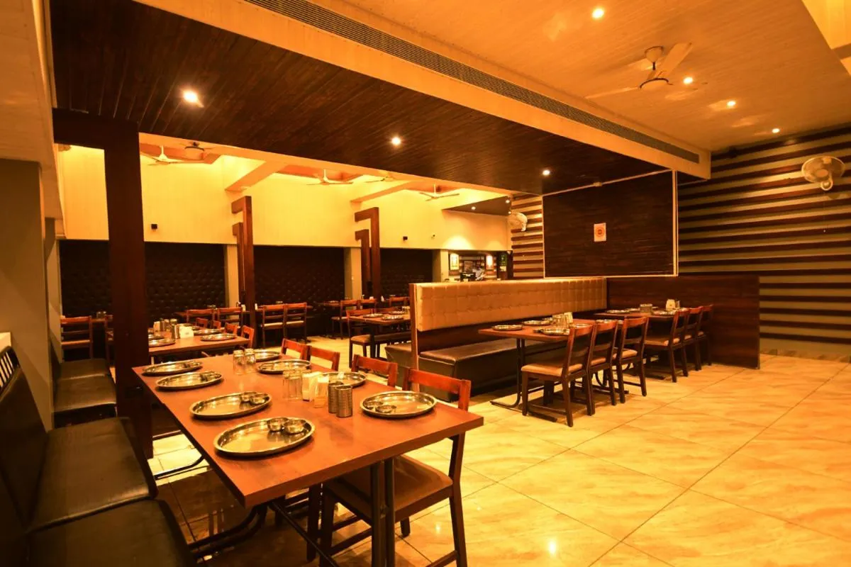 Restaurant/places to eat in Hotel Opal