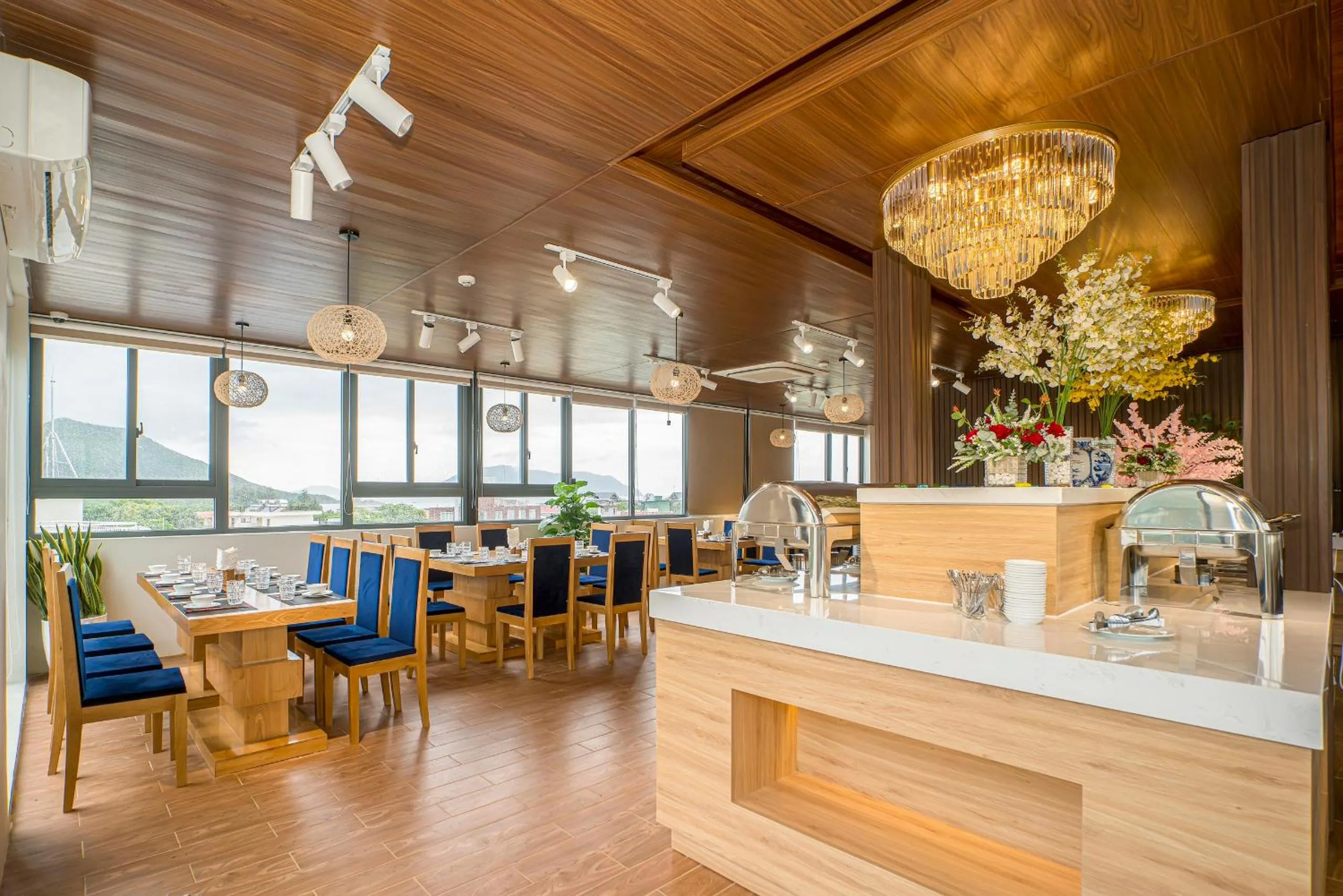 Restaurant/places to eat in Maya Hotel 3