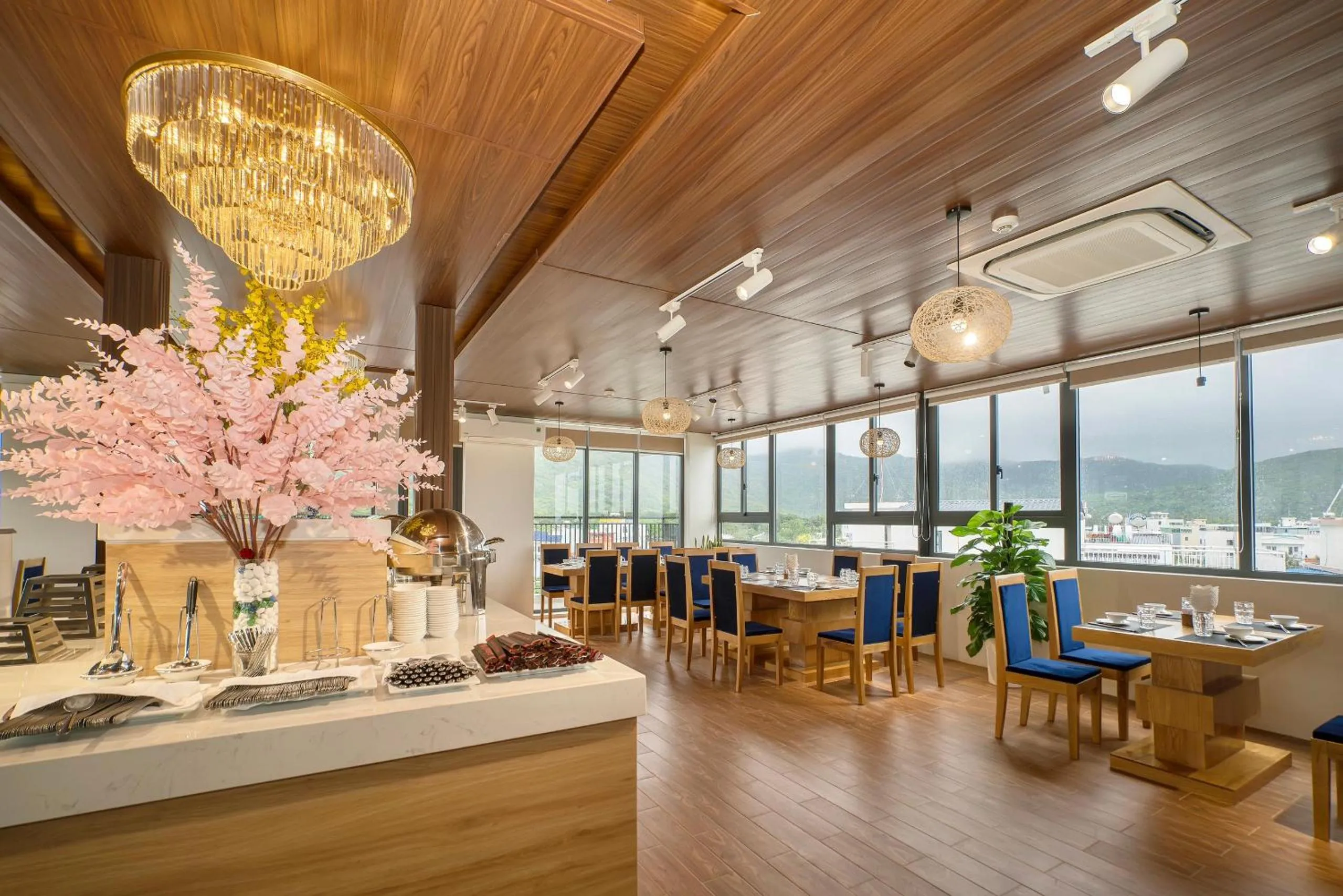 Restaurant/places to eat in Maya Hotel 3