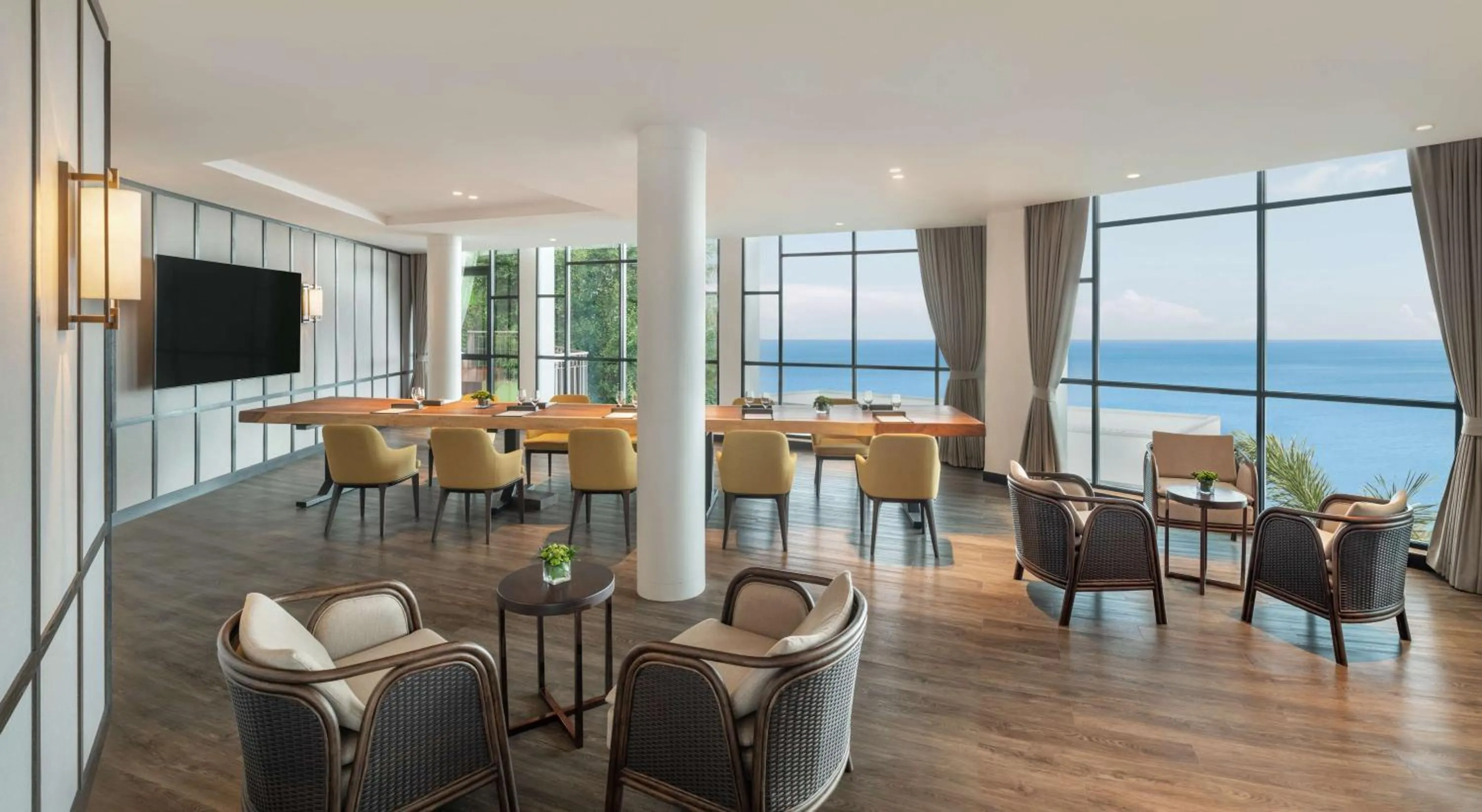 Communal lounge/ TV room in Hyatt Regency Phuket Resort