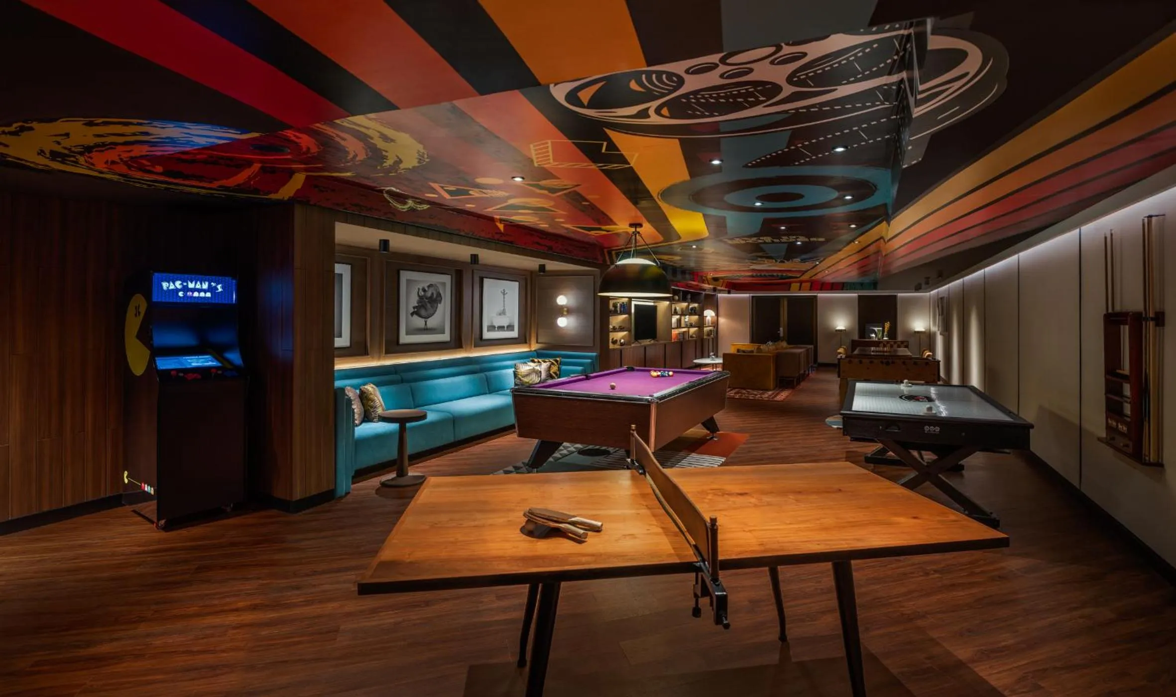 Communal lounge/ TV room in Hyatt Regency Phuket Resort