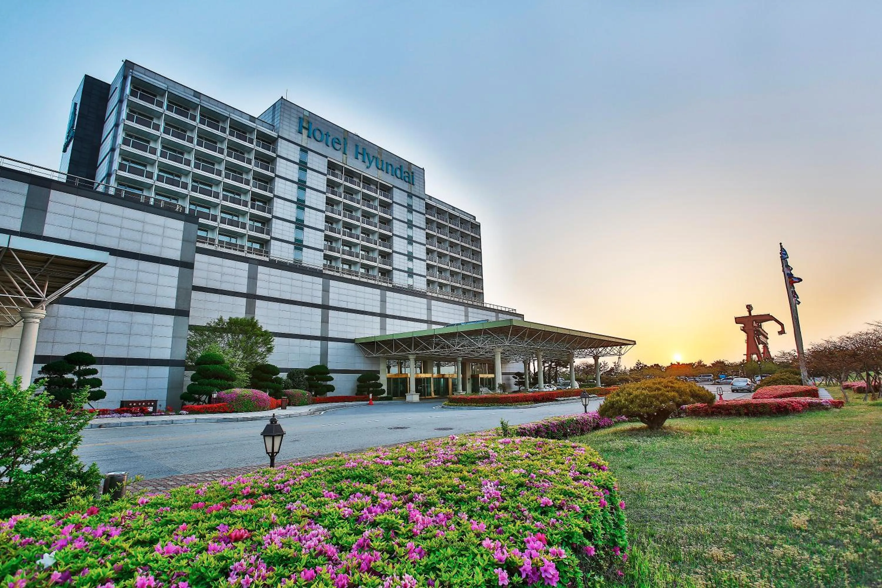 Facade/entrance in Hotel Hyundai by Lahan Mokpo