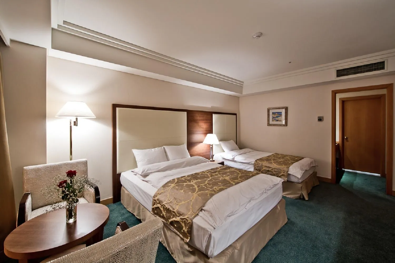 Bed in Hotel Hyundai by Lahan Mokpo