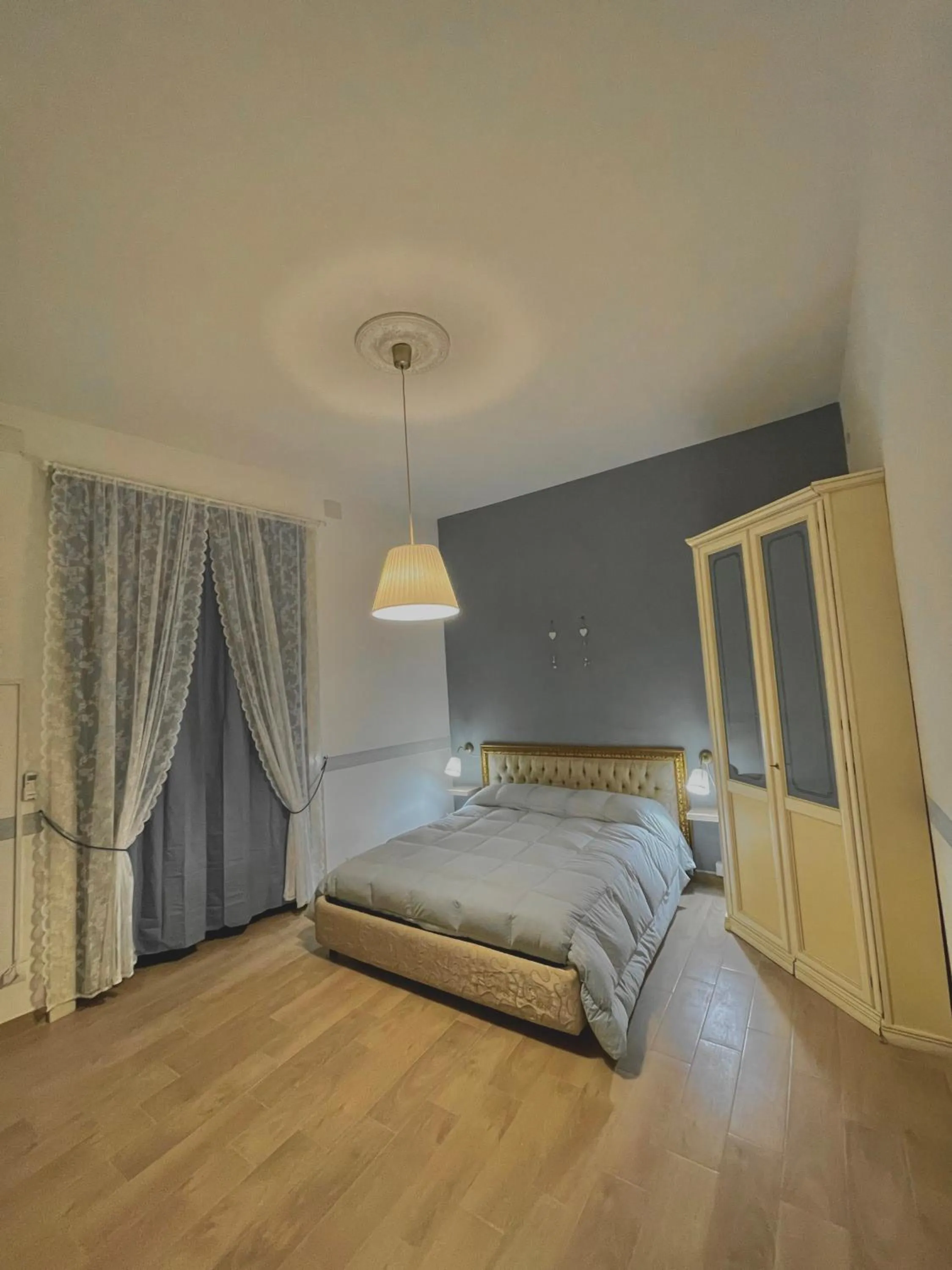 Photo of the whole room in Mahalo