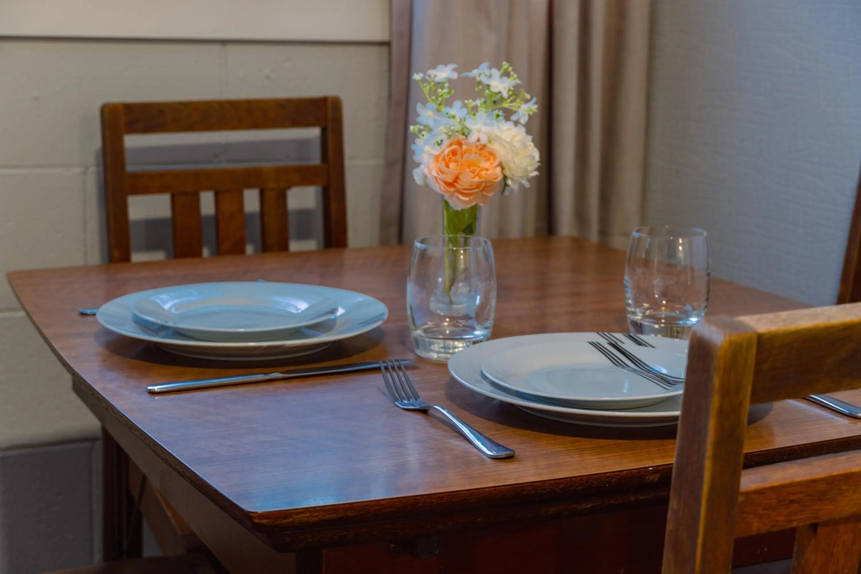 Dining area in Burkes Pass Country Motels