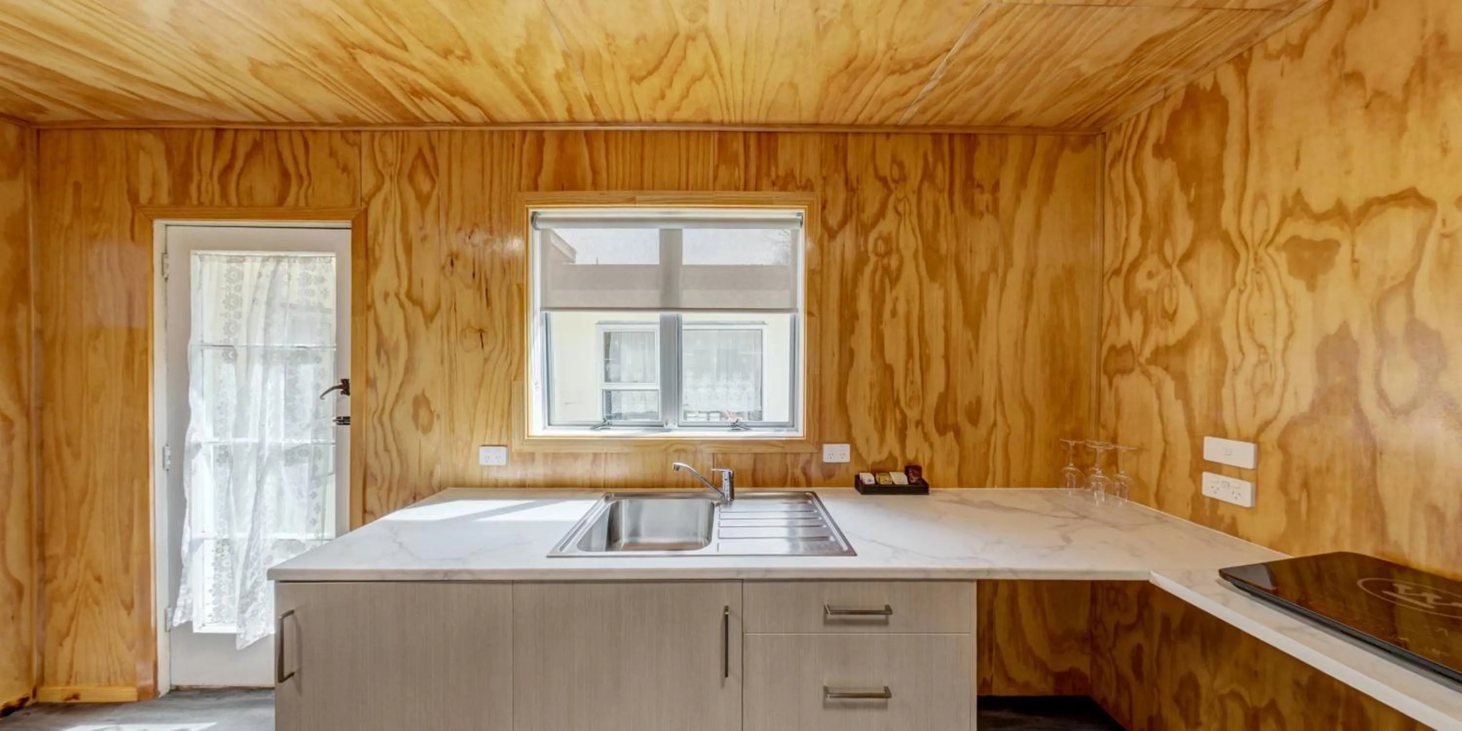 Kitchen or kitchenette in Burkes Pass Country Motels