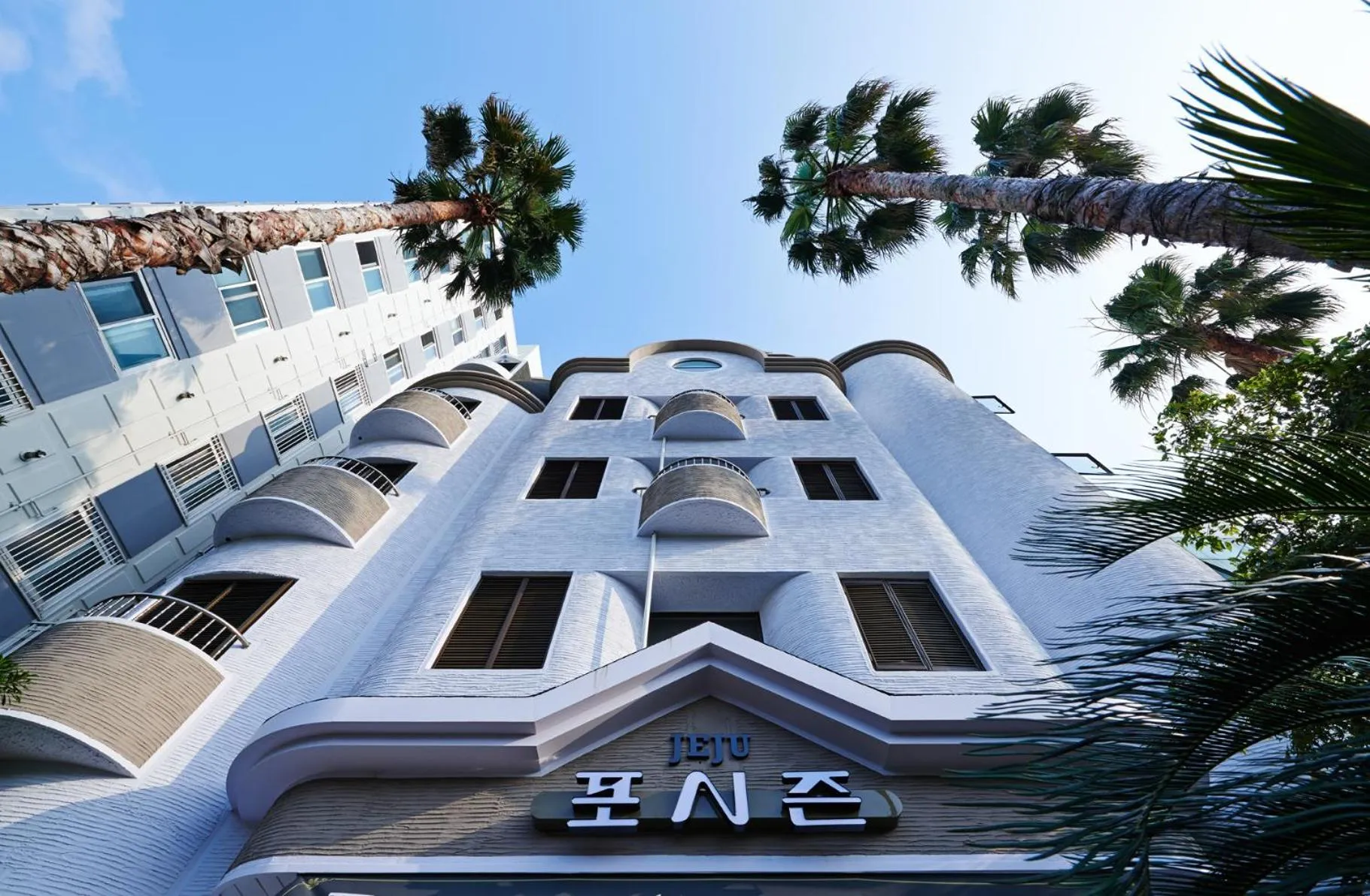 Property building in Hotel Four Seasons