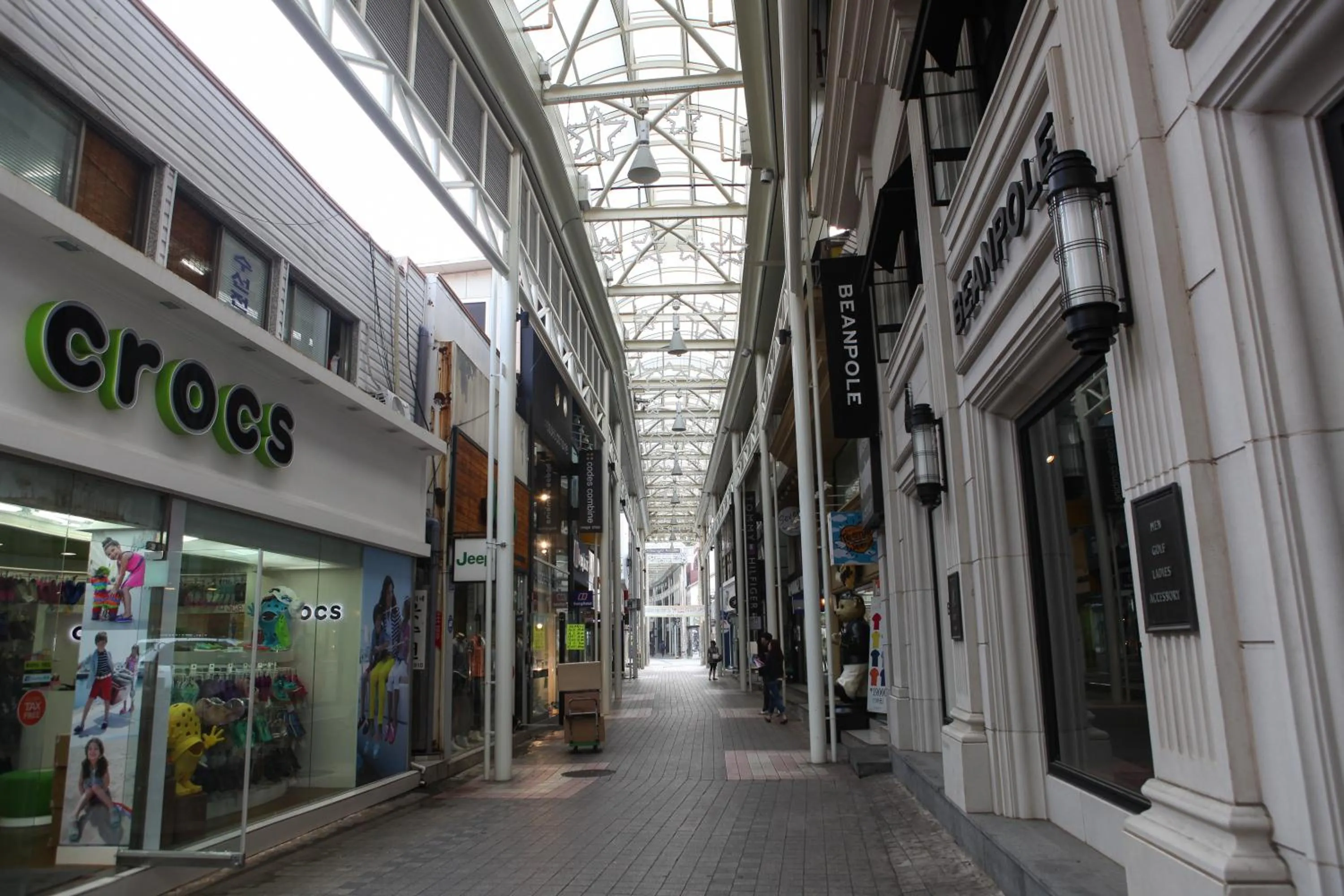 Shopping Area in Hotel W Topdong