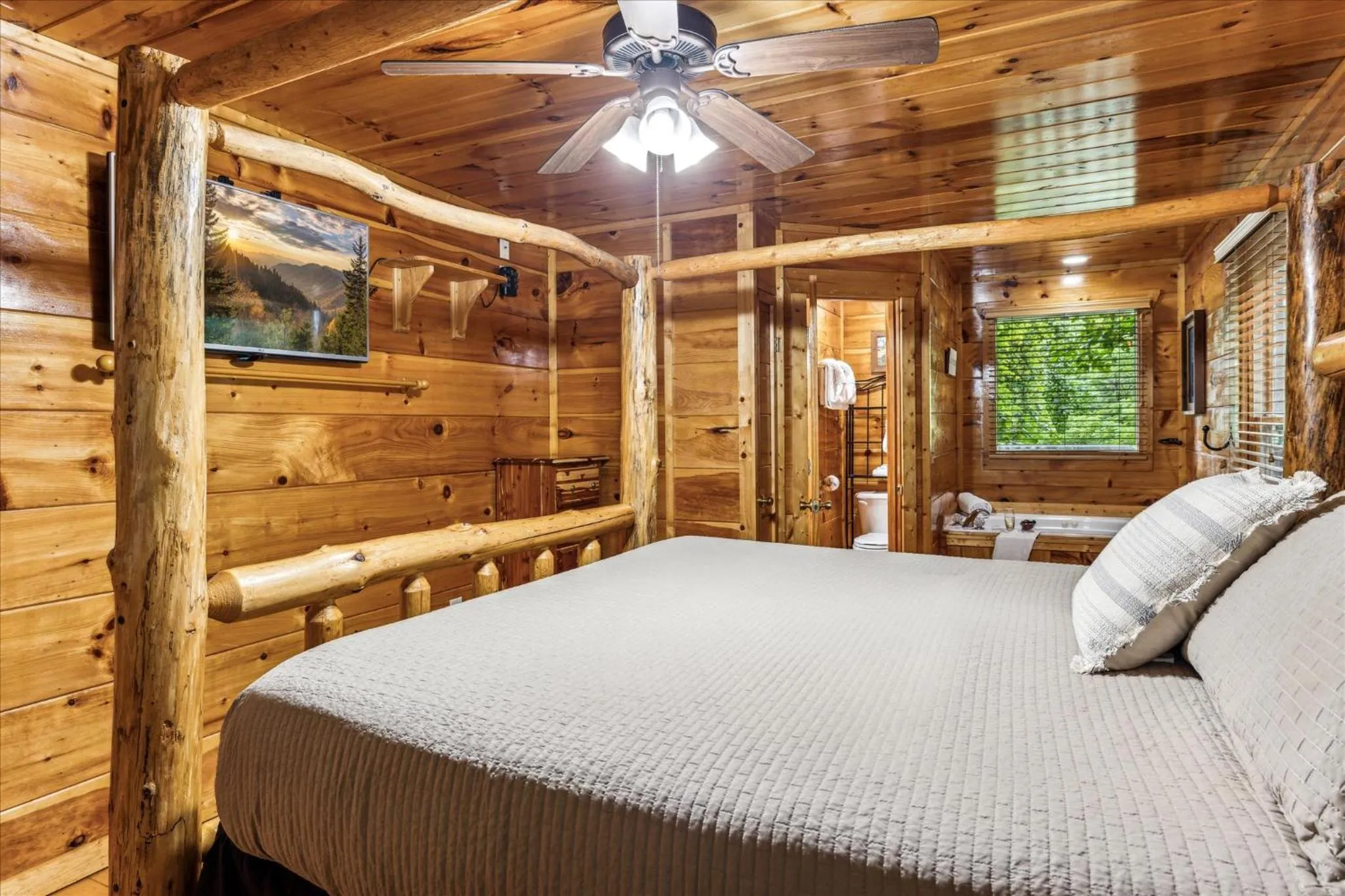 Bedroom, Bed in Brave Eagle Cabin