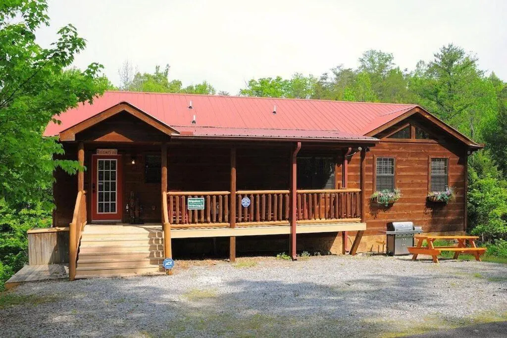 Lucky Cub Cabin