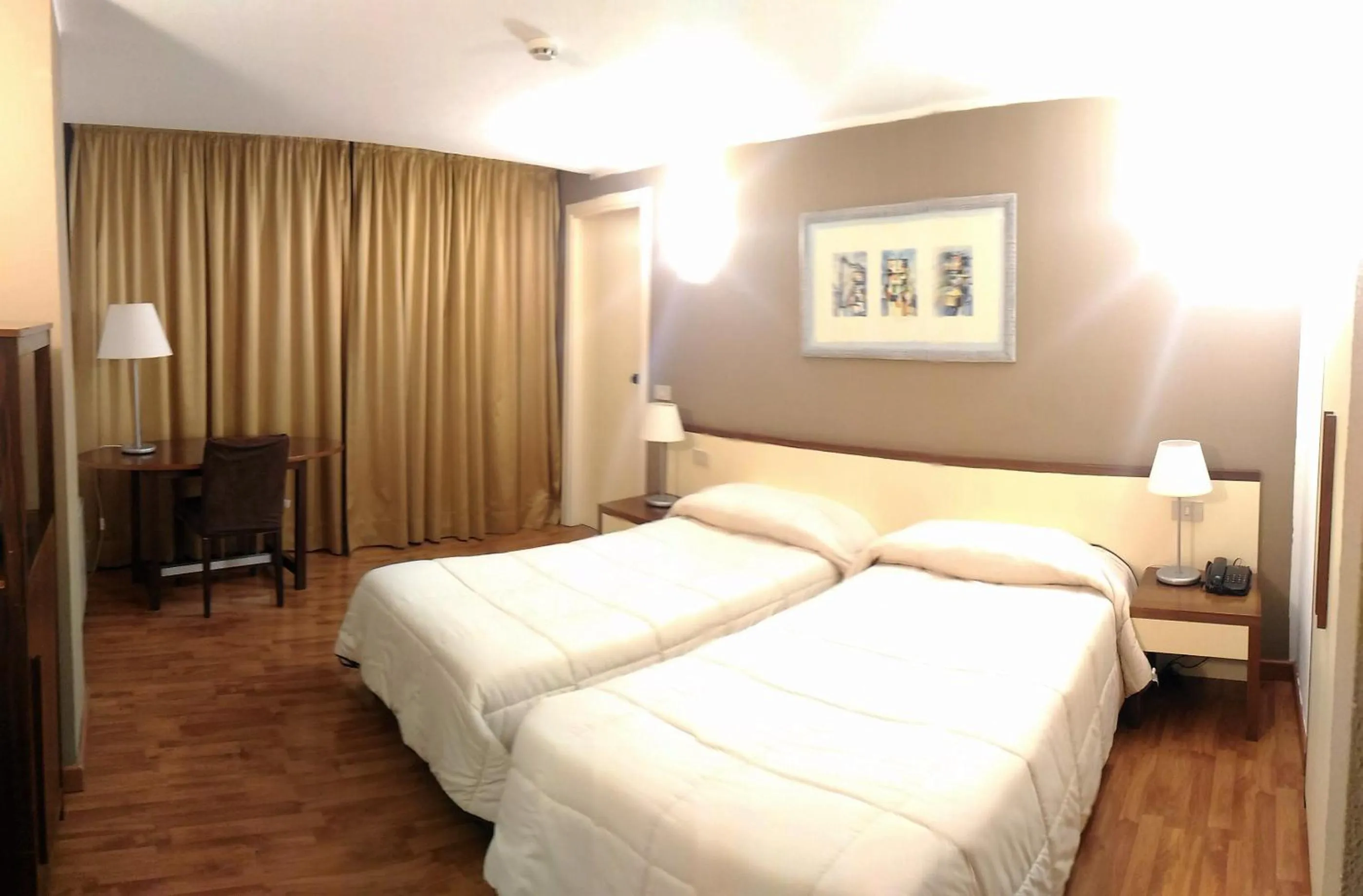 Photo of the whole room in Ibis Styles Palermo Cristal