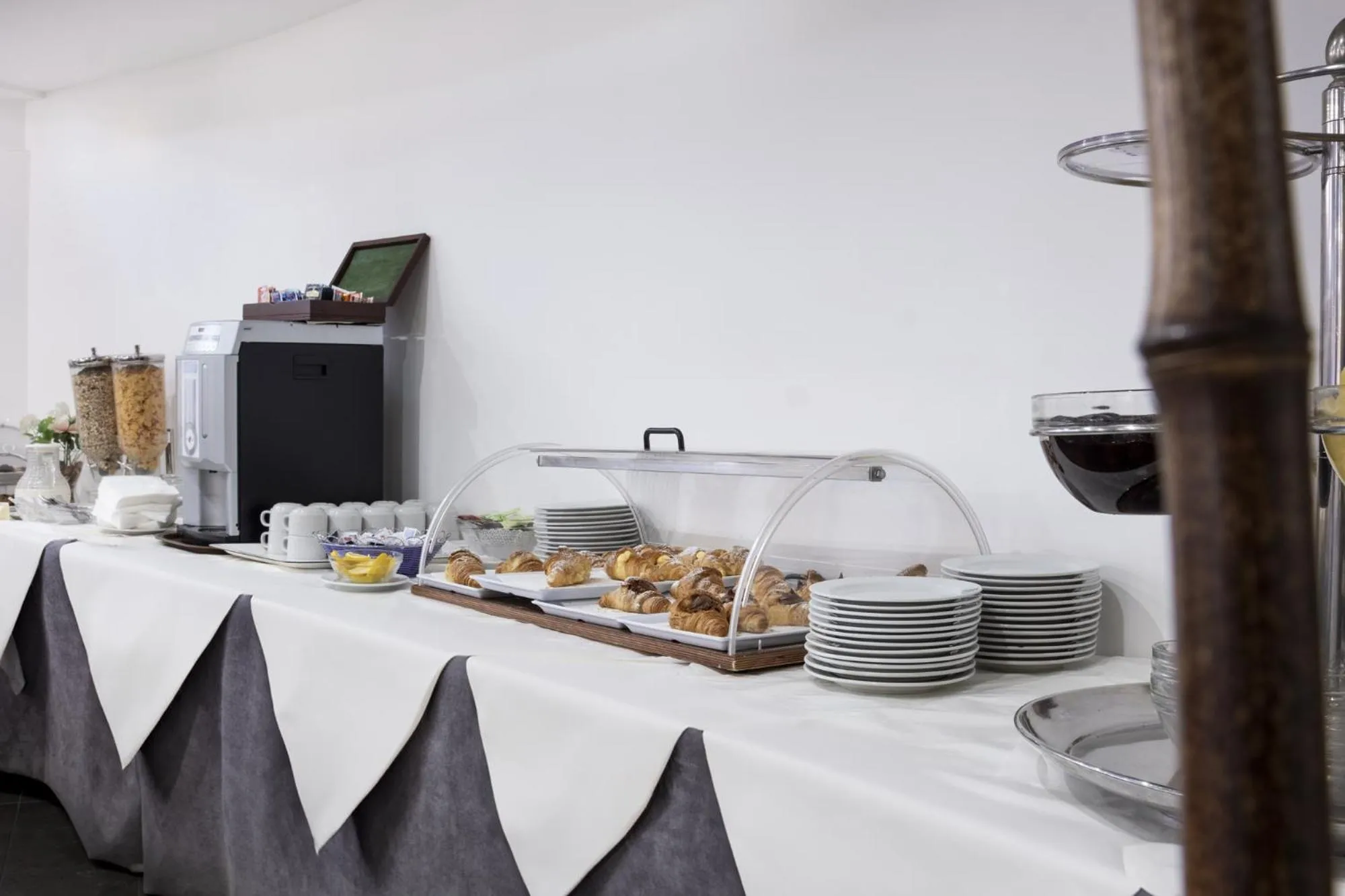 Food and drinks in Hotel Kore