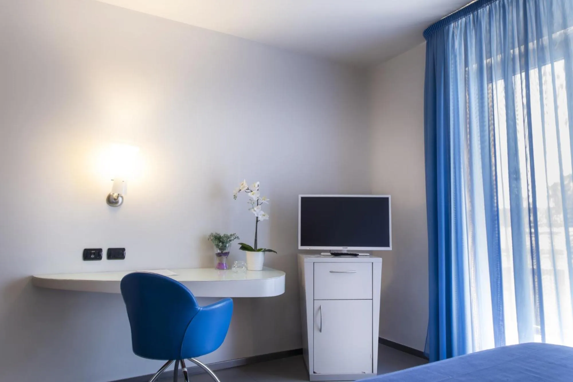 TV and multimedia, Bed in Hotel Kore