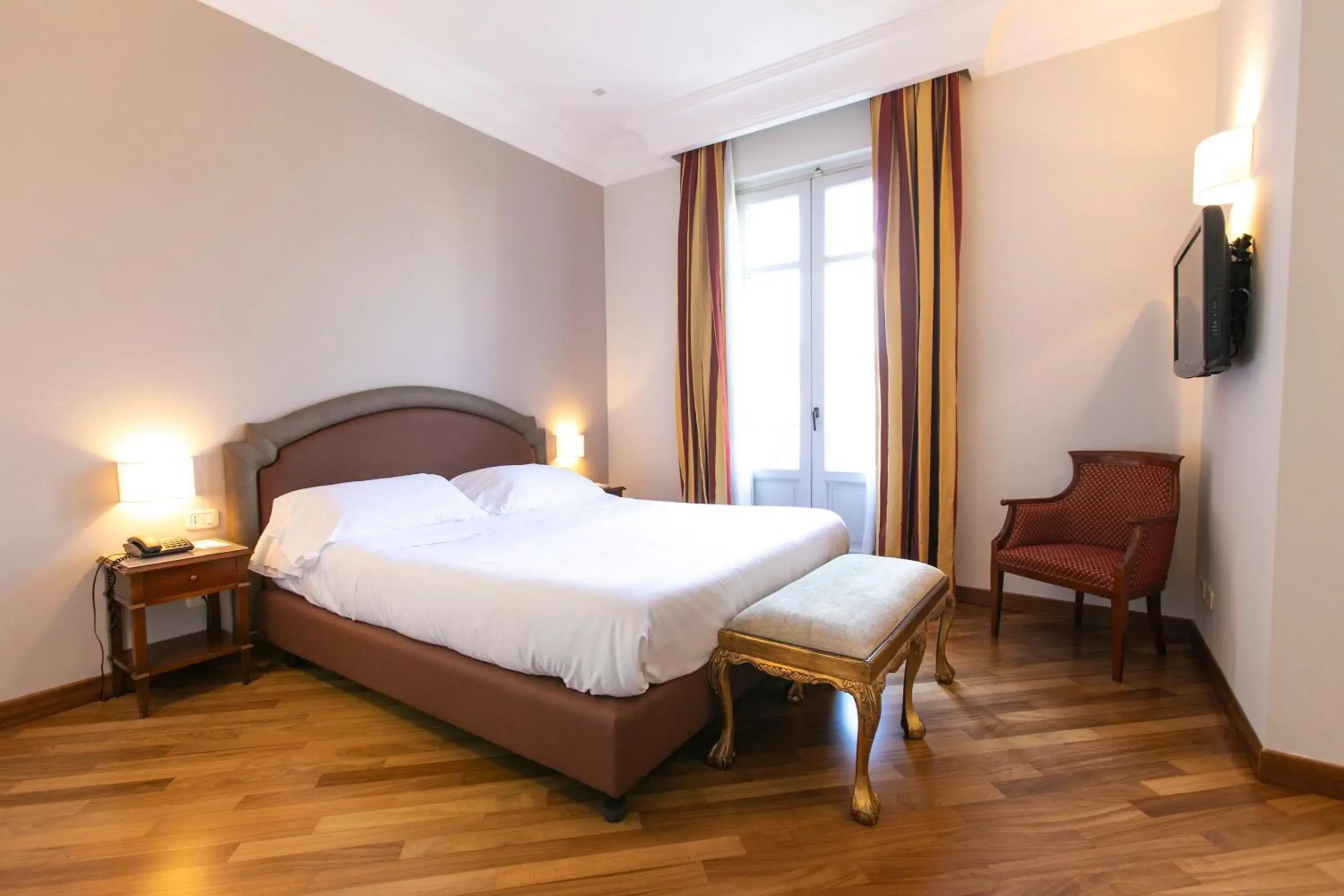 Deluxe King Room with Balcony in Best Western Ai Cavalieri Hotel Deluxe King Room with Balcony in Best Western Ai Cavalieri Hotel