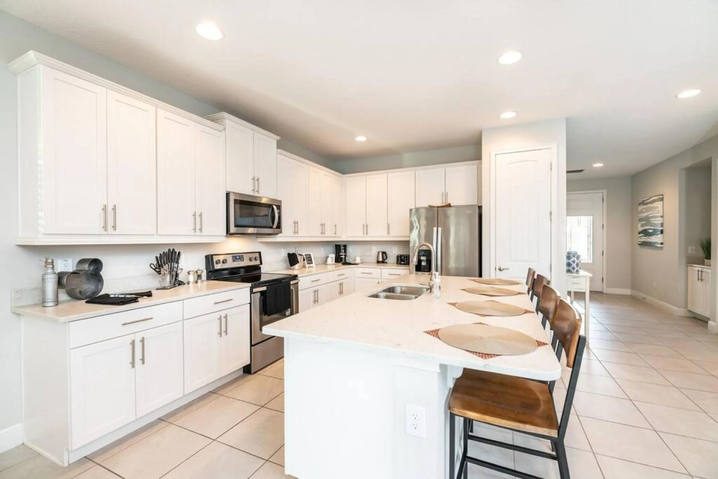 Coffee/tea facilities in Inactive Spacious 8 BDR Family Home with Arcades and Free Pool Heat