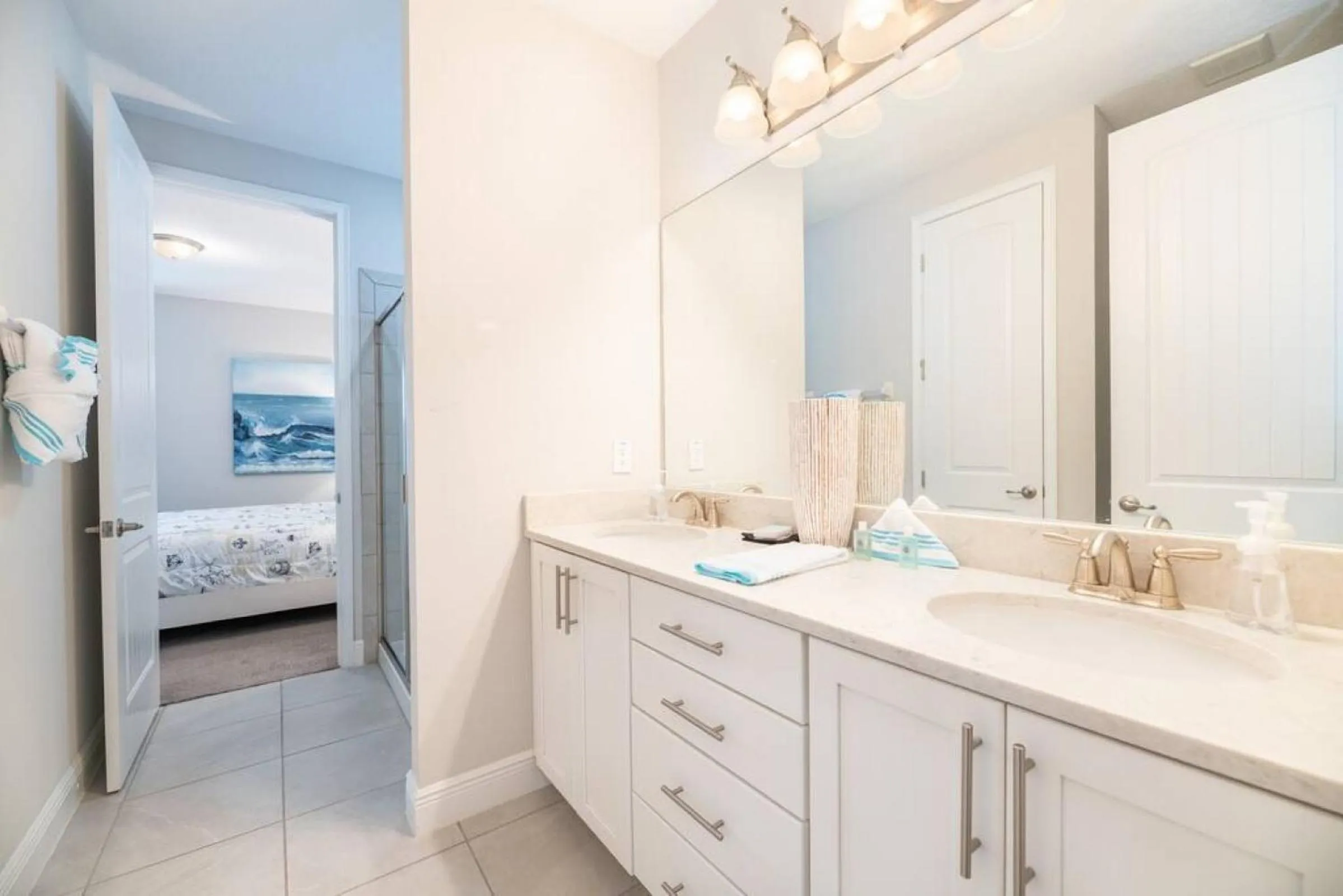 Bathroom in Inactive Spacious 8 BDR Family Home with Arcades and Free Pool Heat