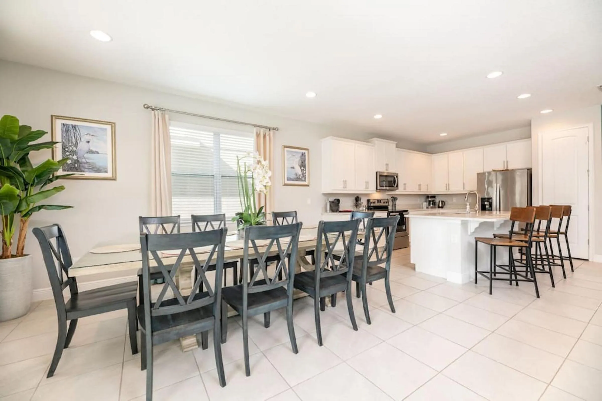 Kitchen or kitchenette in Inactive Spacious 8 BDR Family Home with Arcades and Free Pool Heat