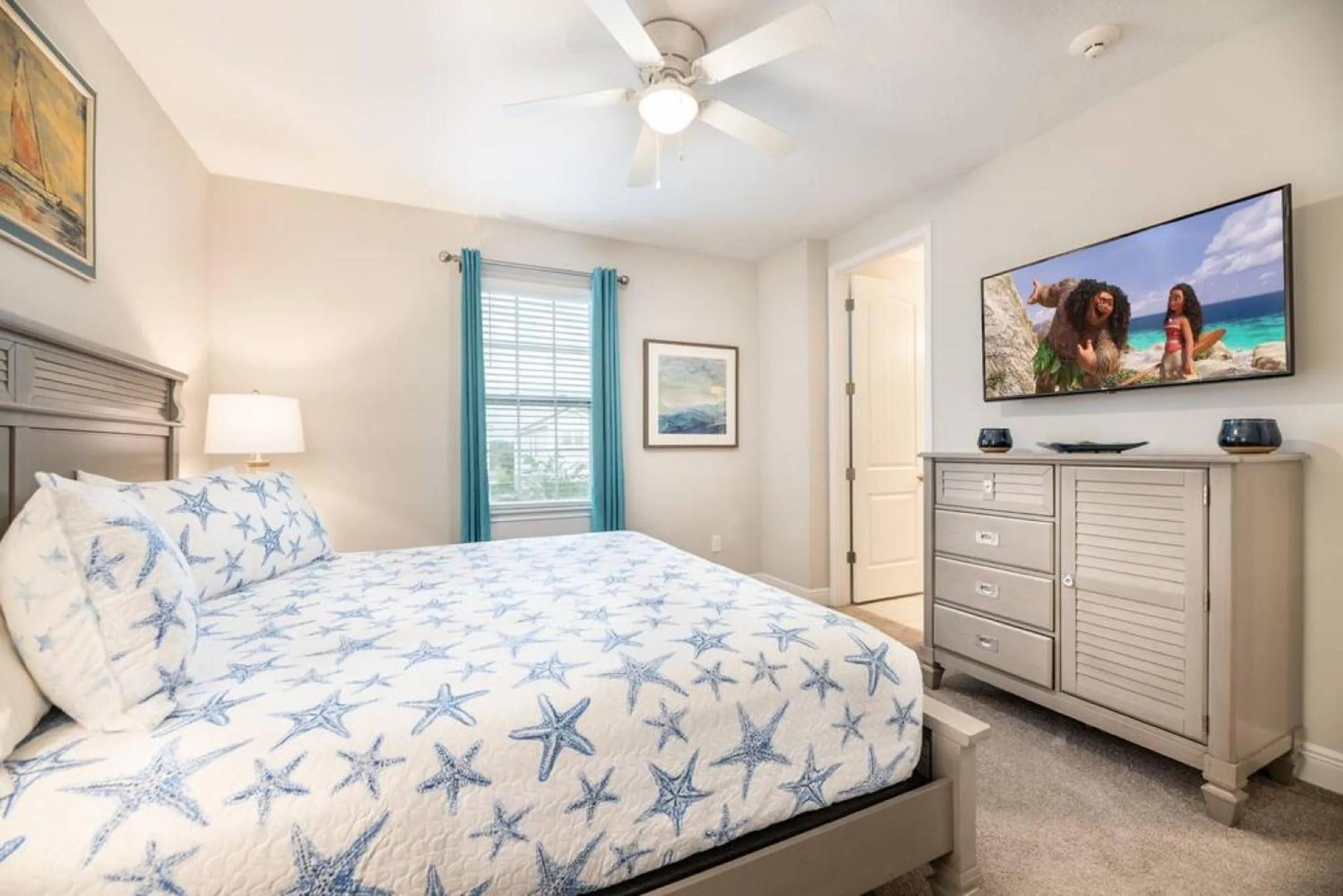 Bed in Inactive Spacious 8 BDR Family Home with Arcades and Free Pool Heat