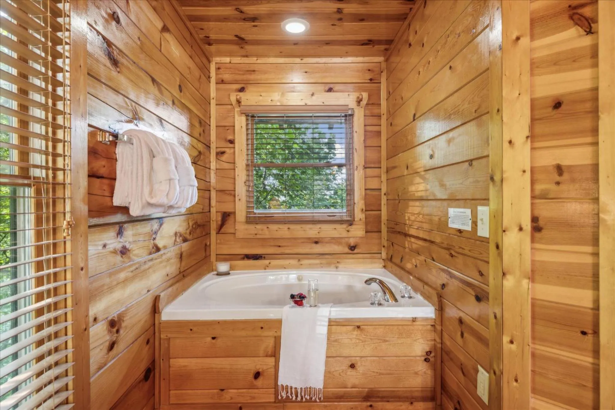 Bath in Sleepy Willow Cabin