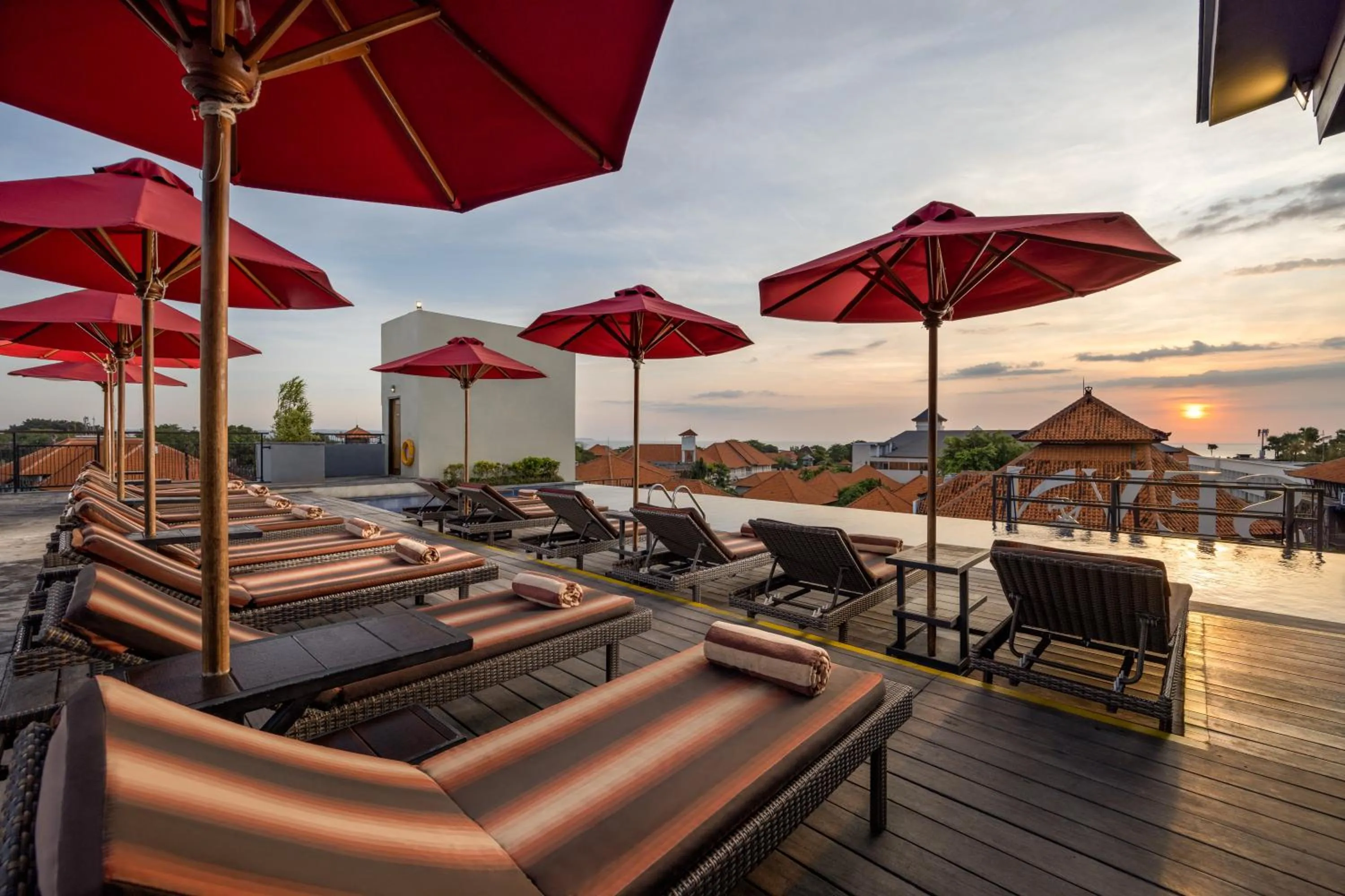 Swimming pool in Sevn Legian