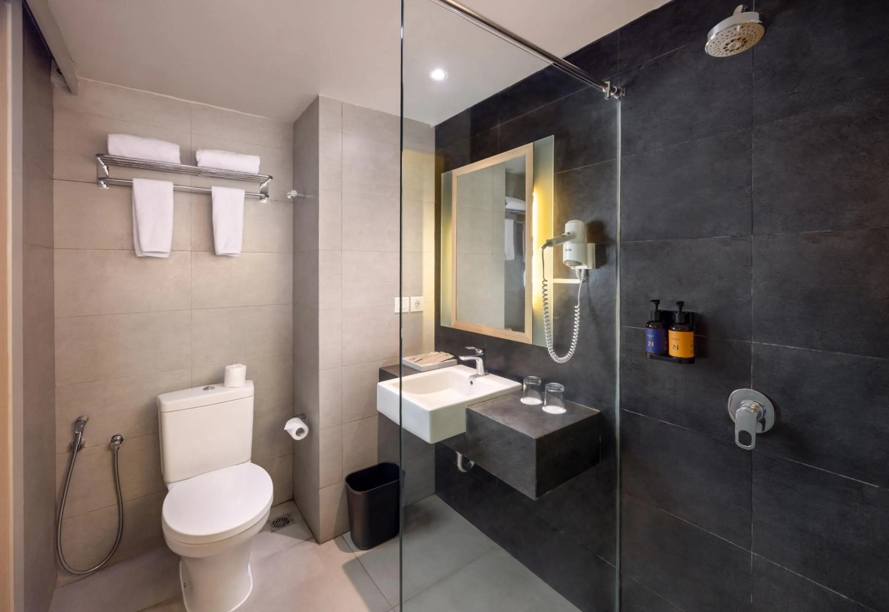 Shower in Sevn Legian