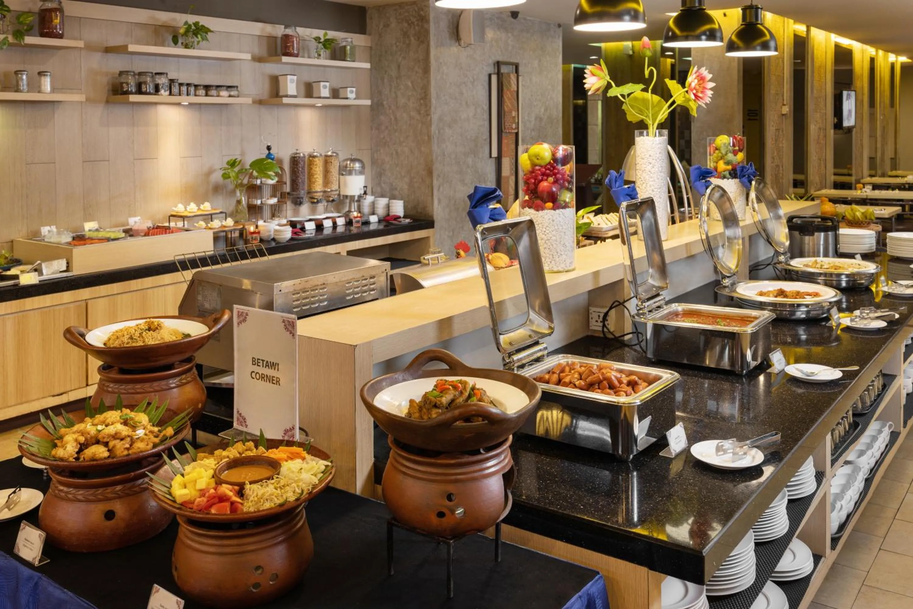 Restaurant/places to eat in Sevn Legian