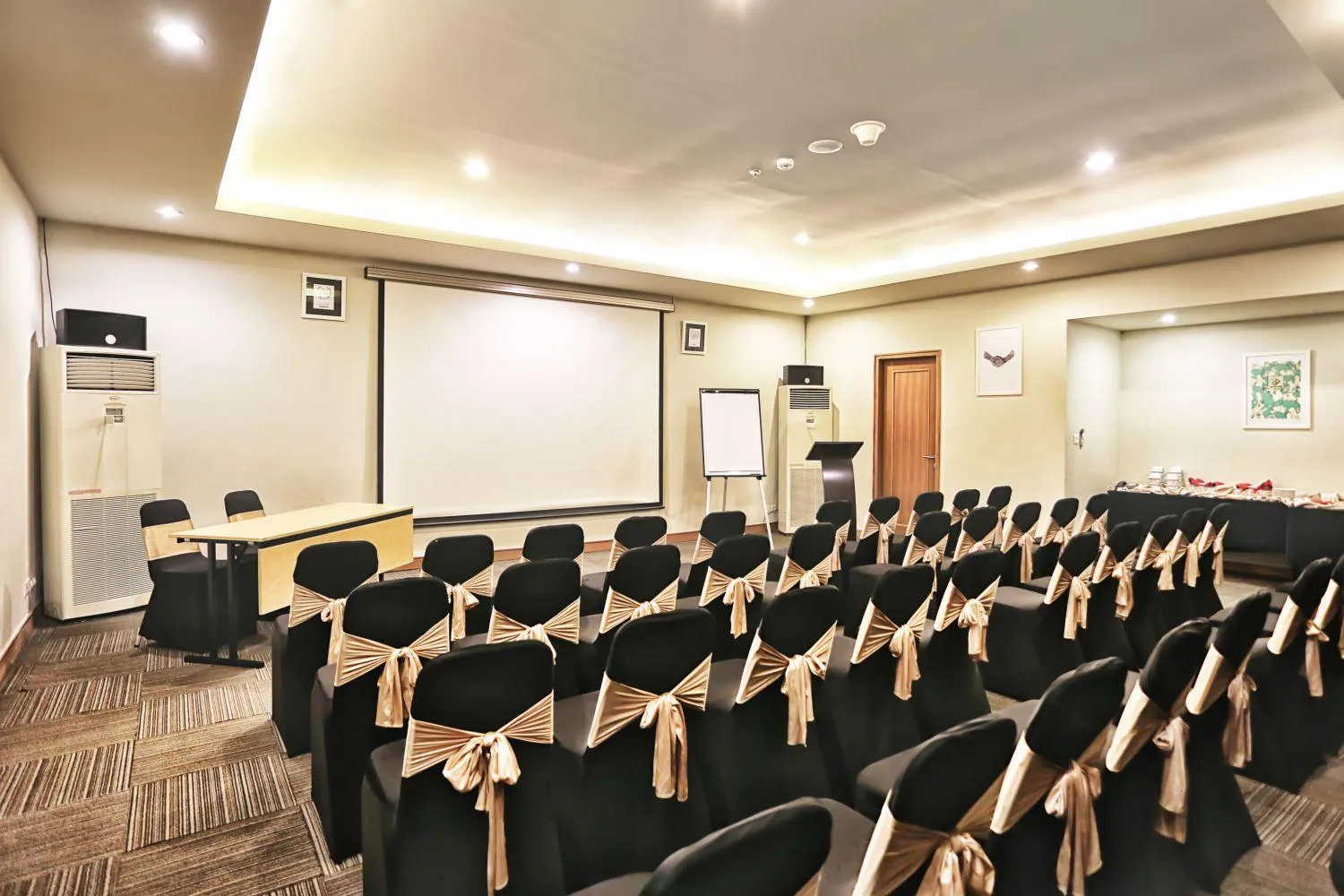 Meeting/conference room in Swiss-Belinn Legian