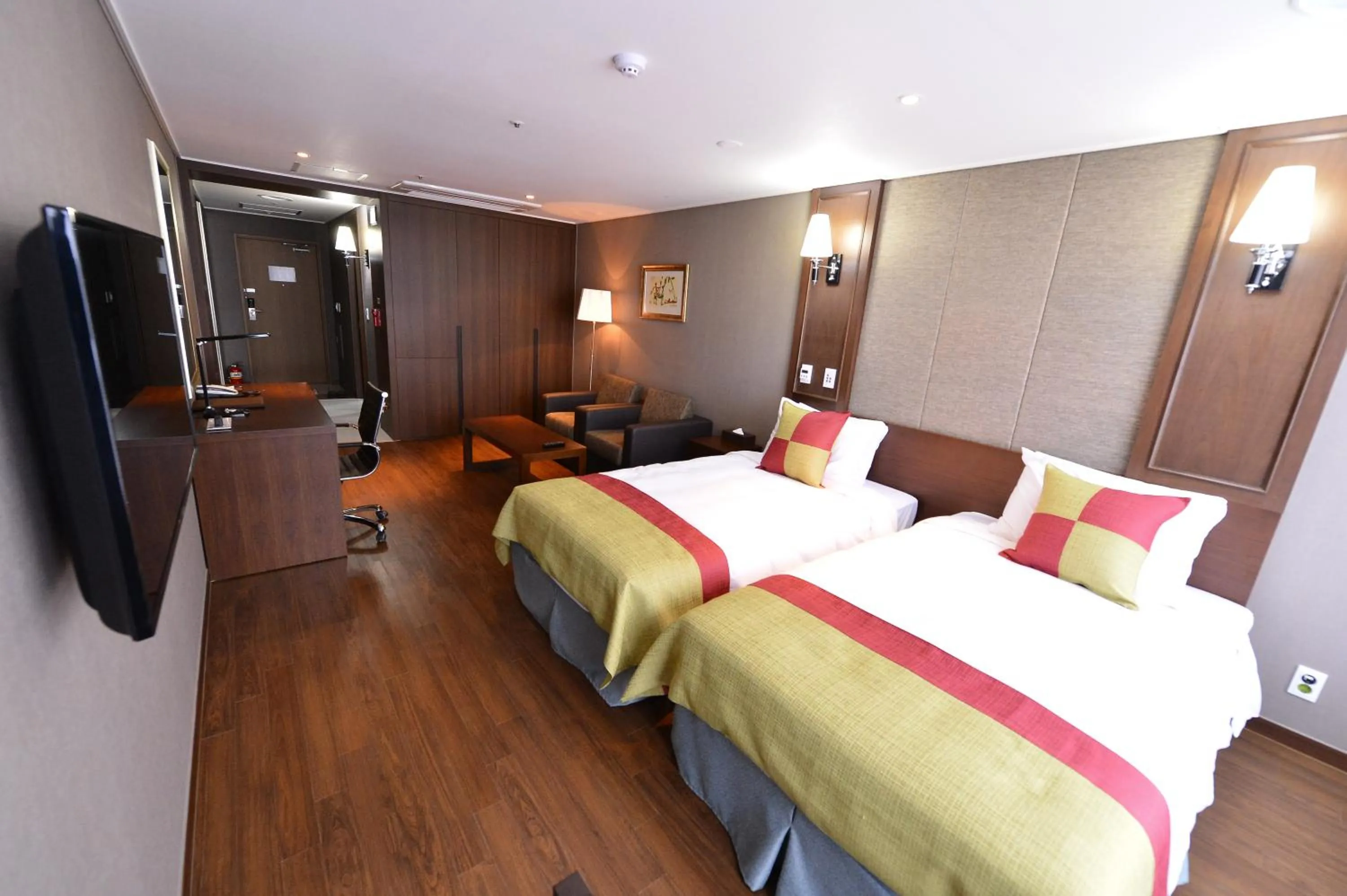Photo of the whole room, Bed in Haeden Hotel High End Suwon