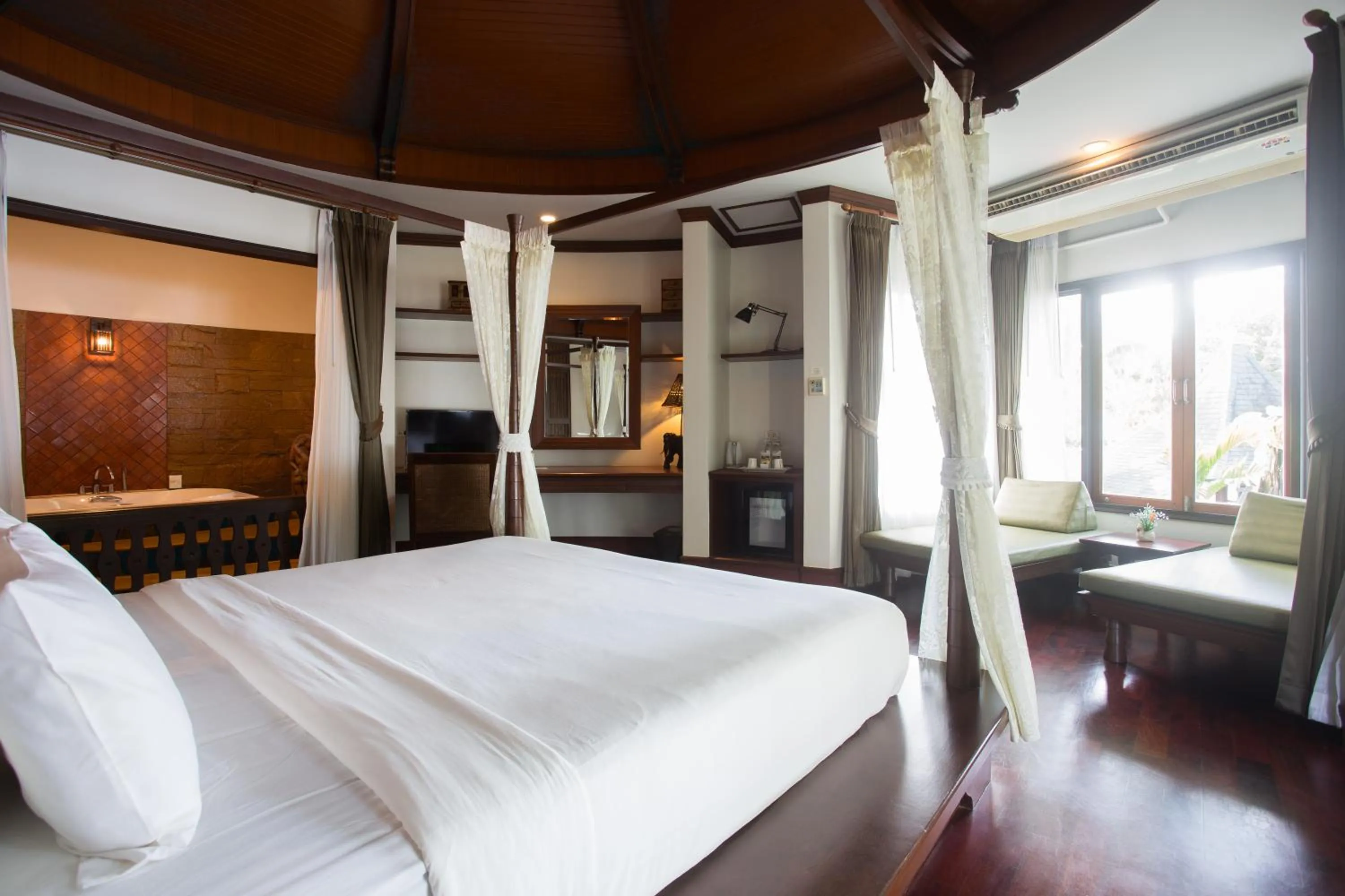Photo of the whole room, Bed in Golden Beach Resort