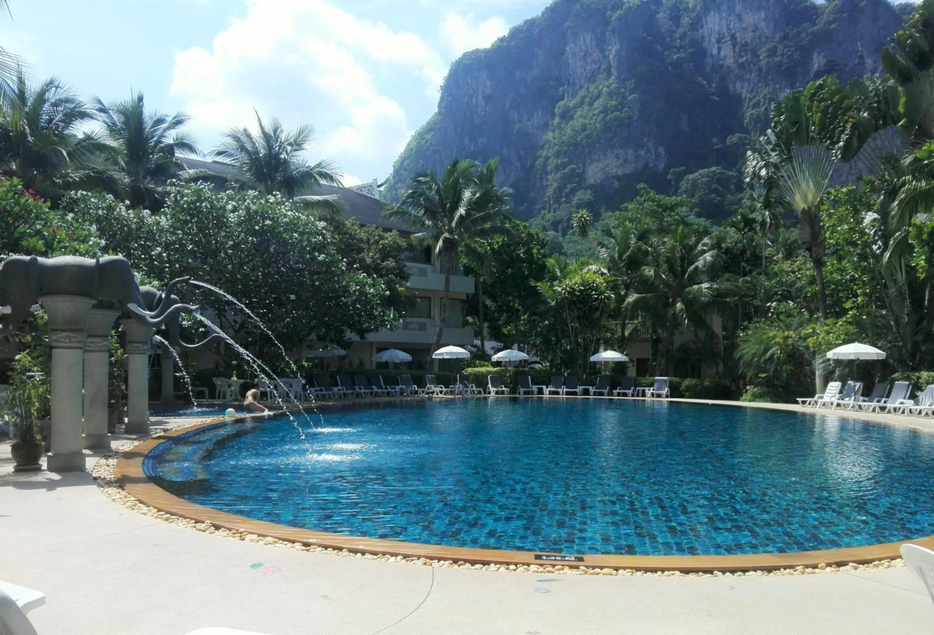 Swimming pool in Golden Beach Resort