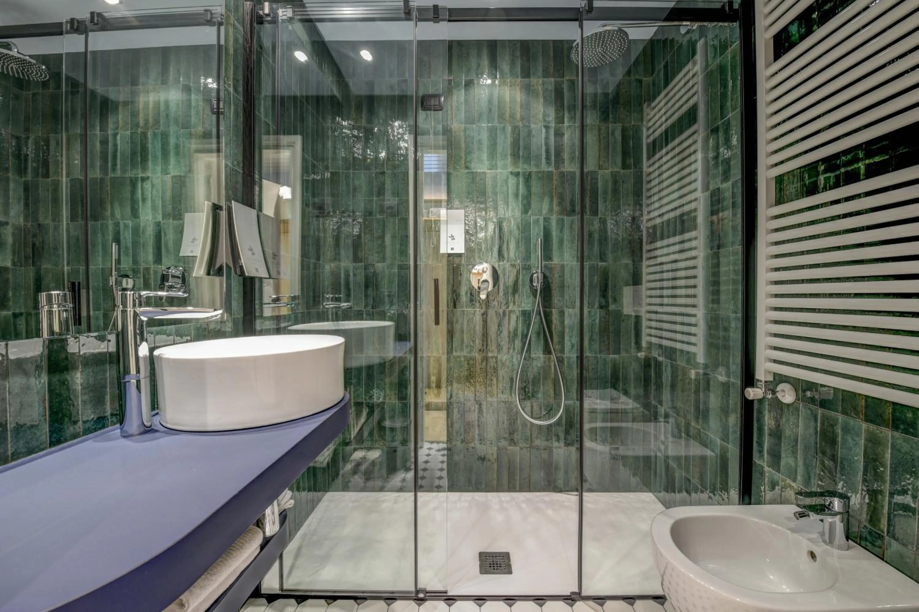 Shower in Hotel City