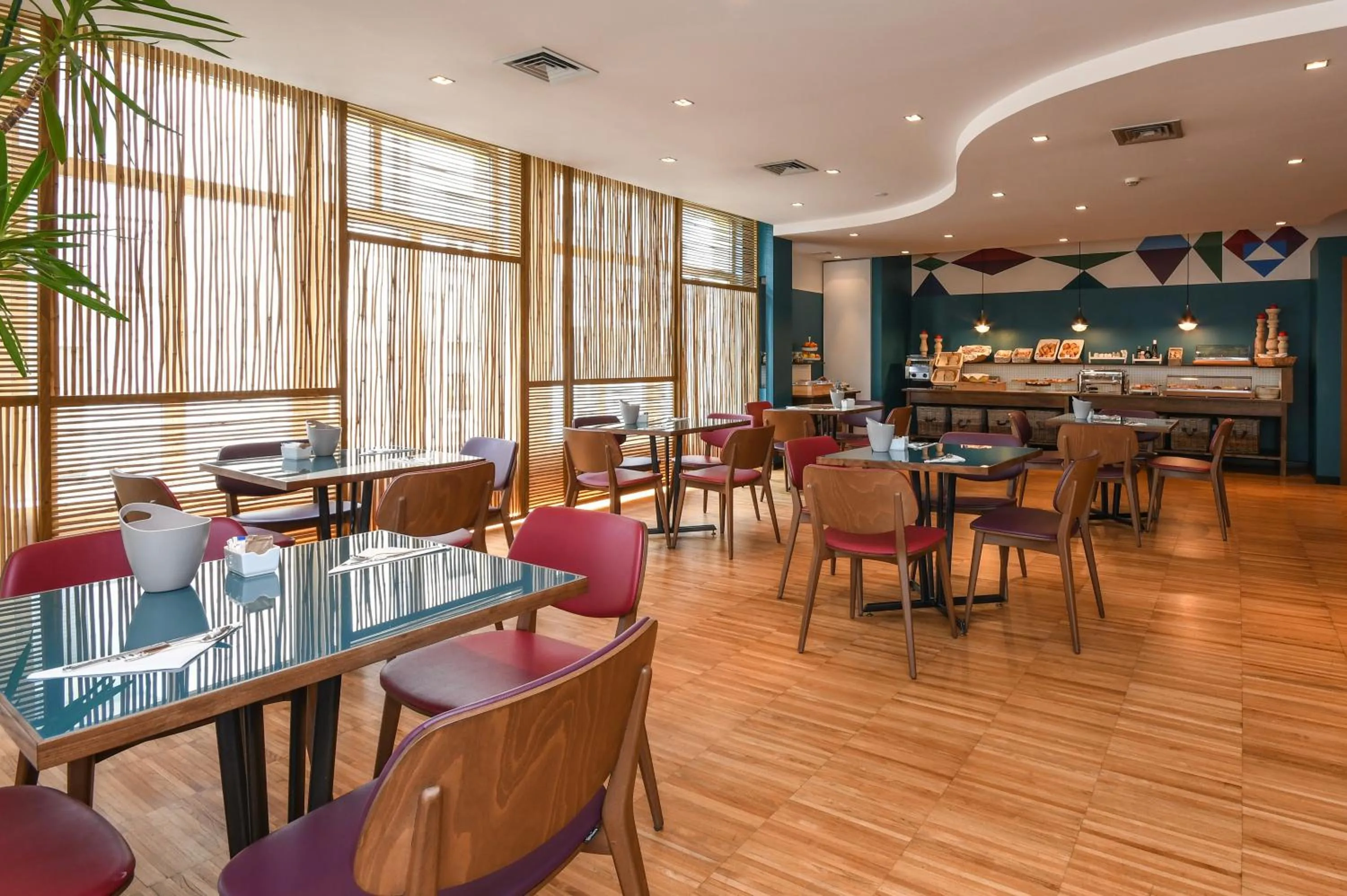 Buffet breakfast in Hotel City