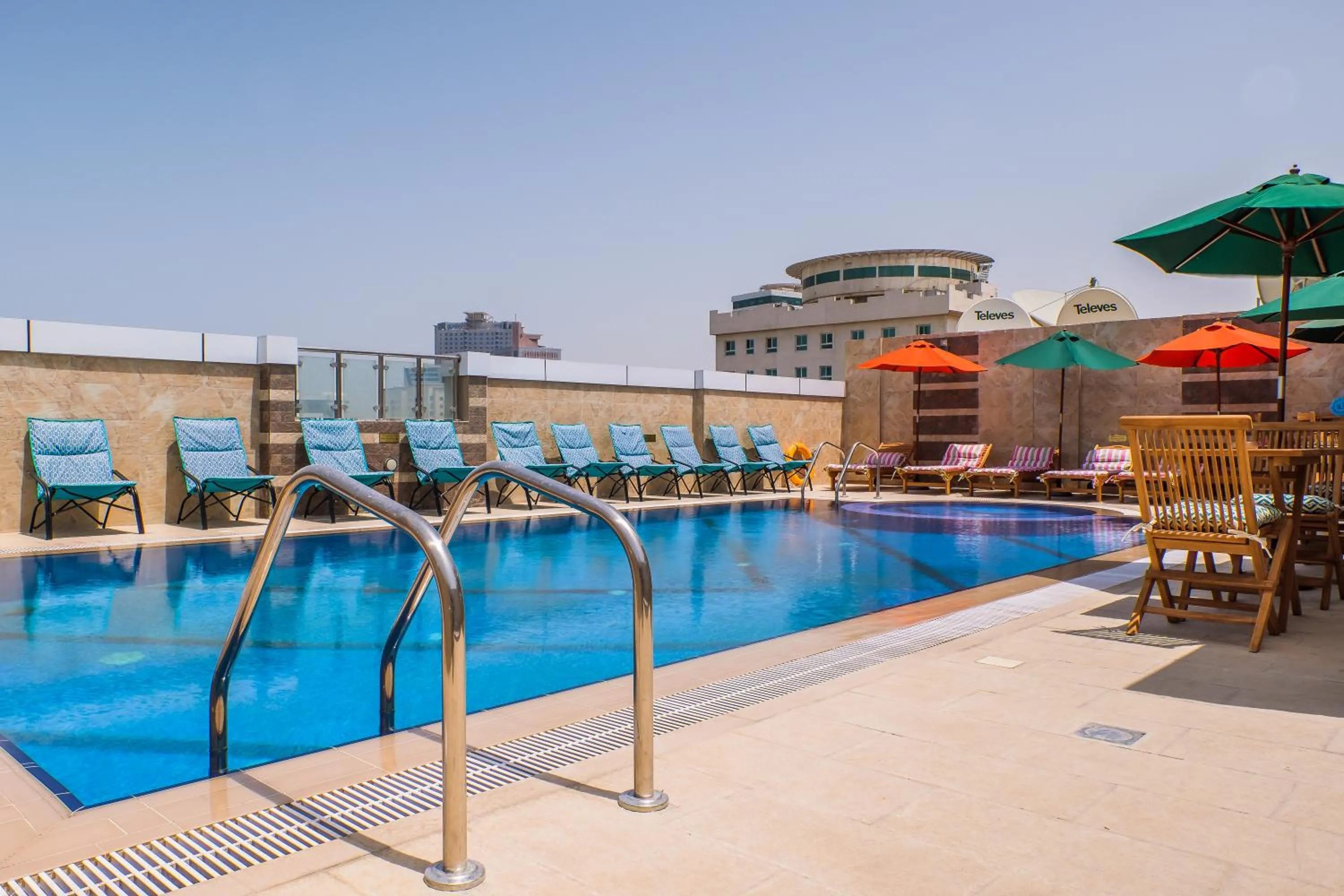 Swimming pool in Crystal Plaza Al Majaz Hotel