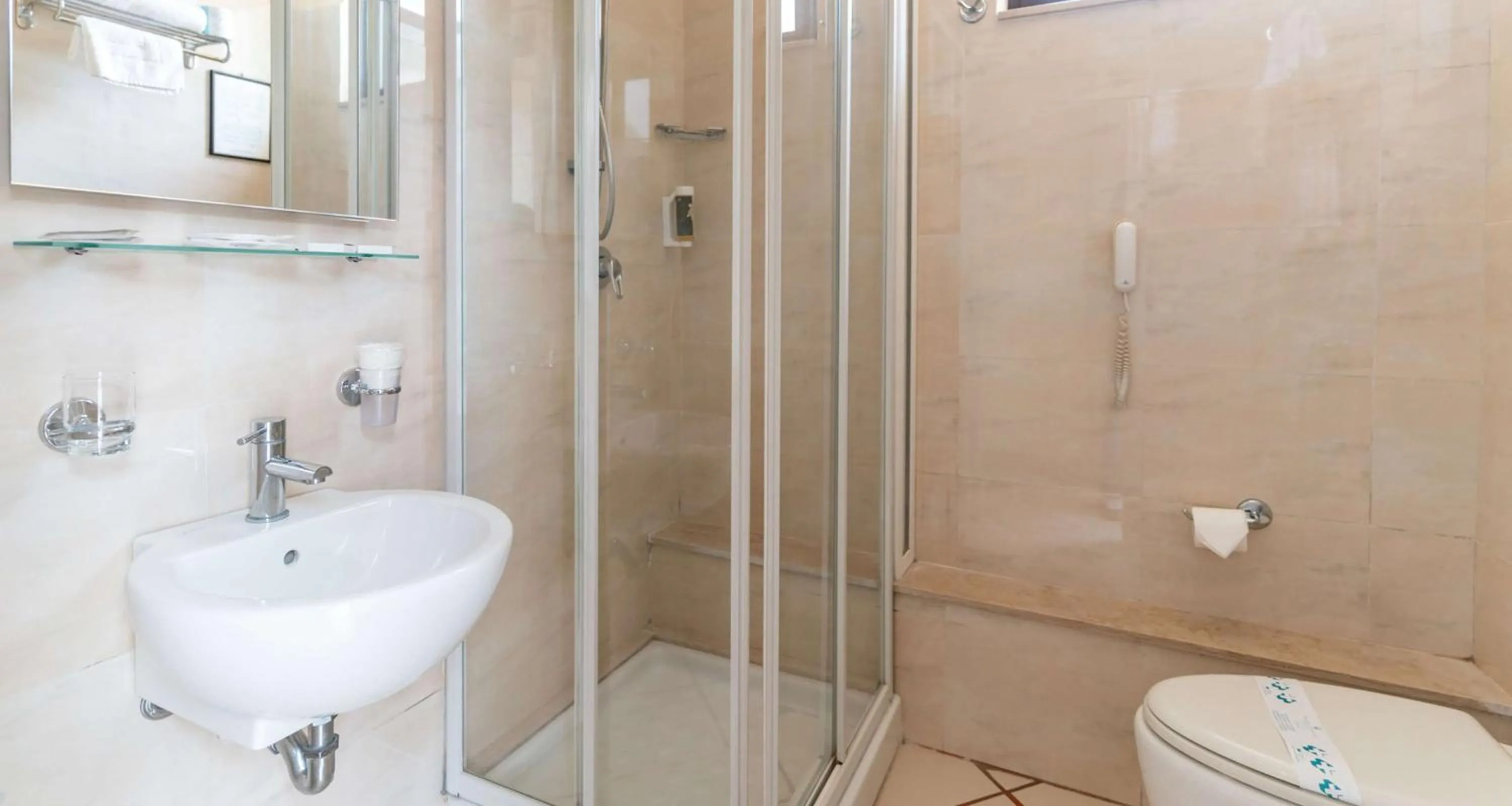 Bathroom in Hotel Principe d'Aragona, Sure Hotel Collection by BW