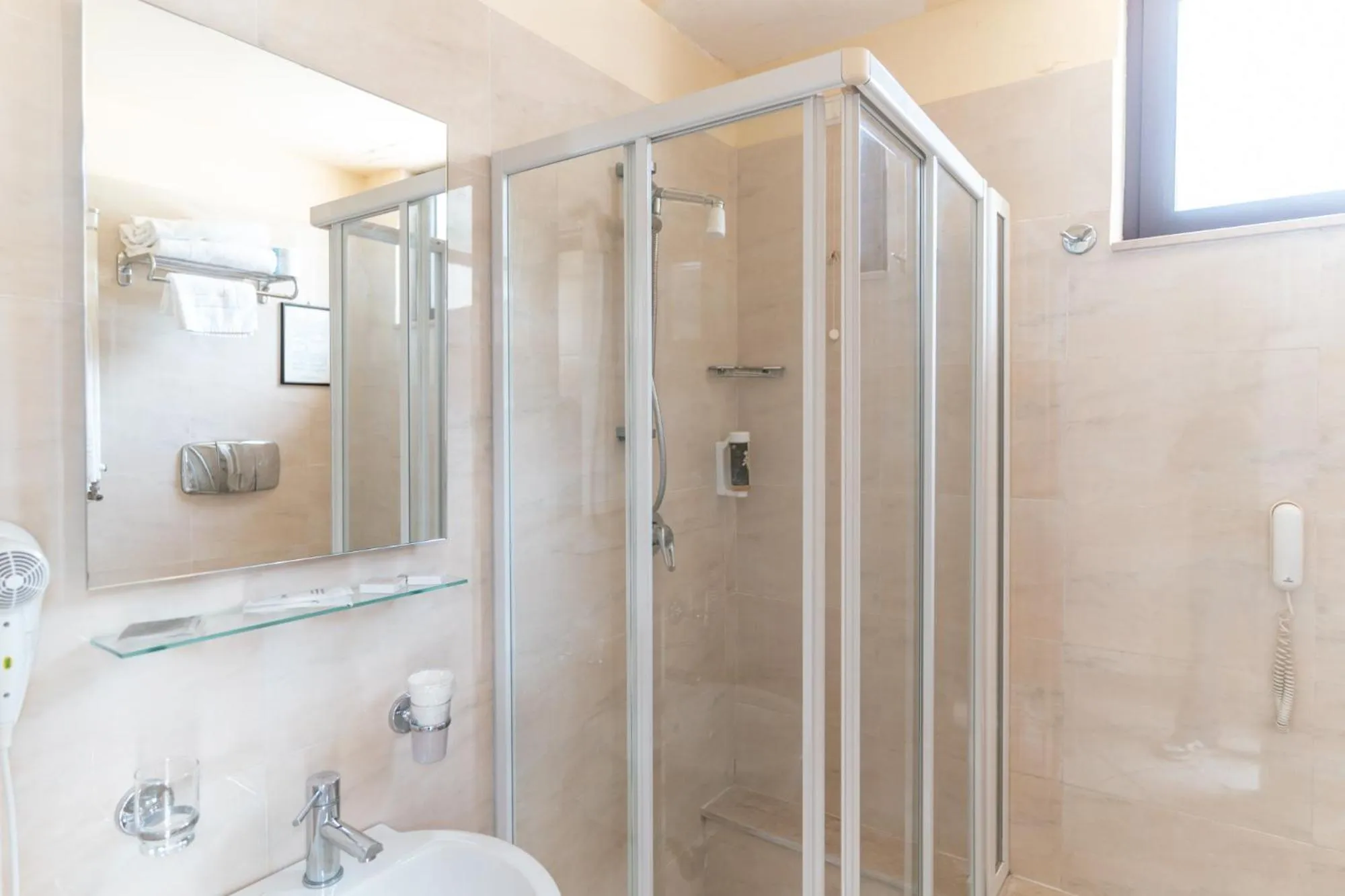 Bathroom in Hotel Principe d'Aragona, Sure Hotel Collection by BW