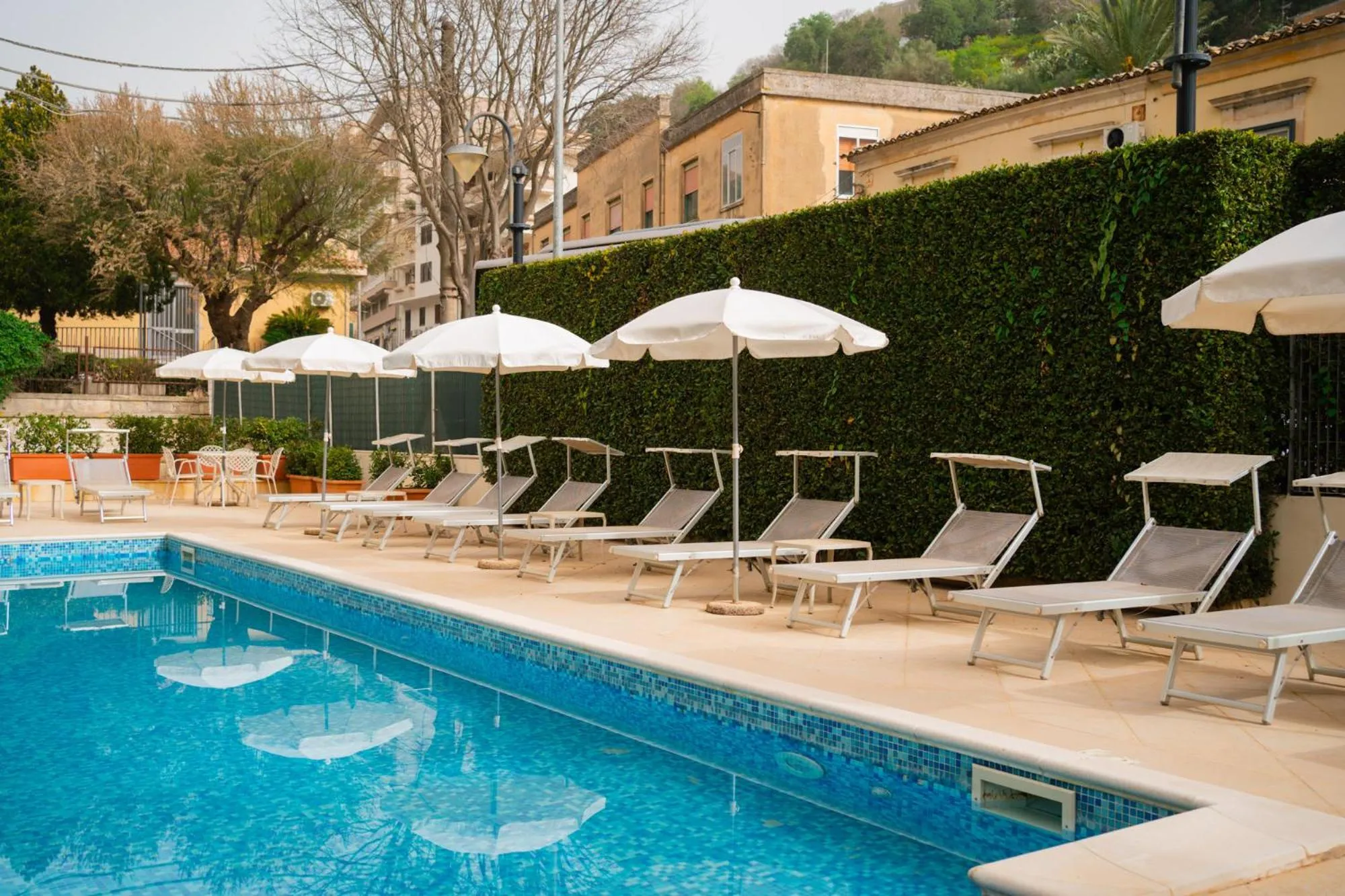 Swimming pool in Hotel Principe d'Aragona, Sure Hotel Collection by BW
