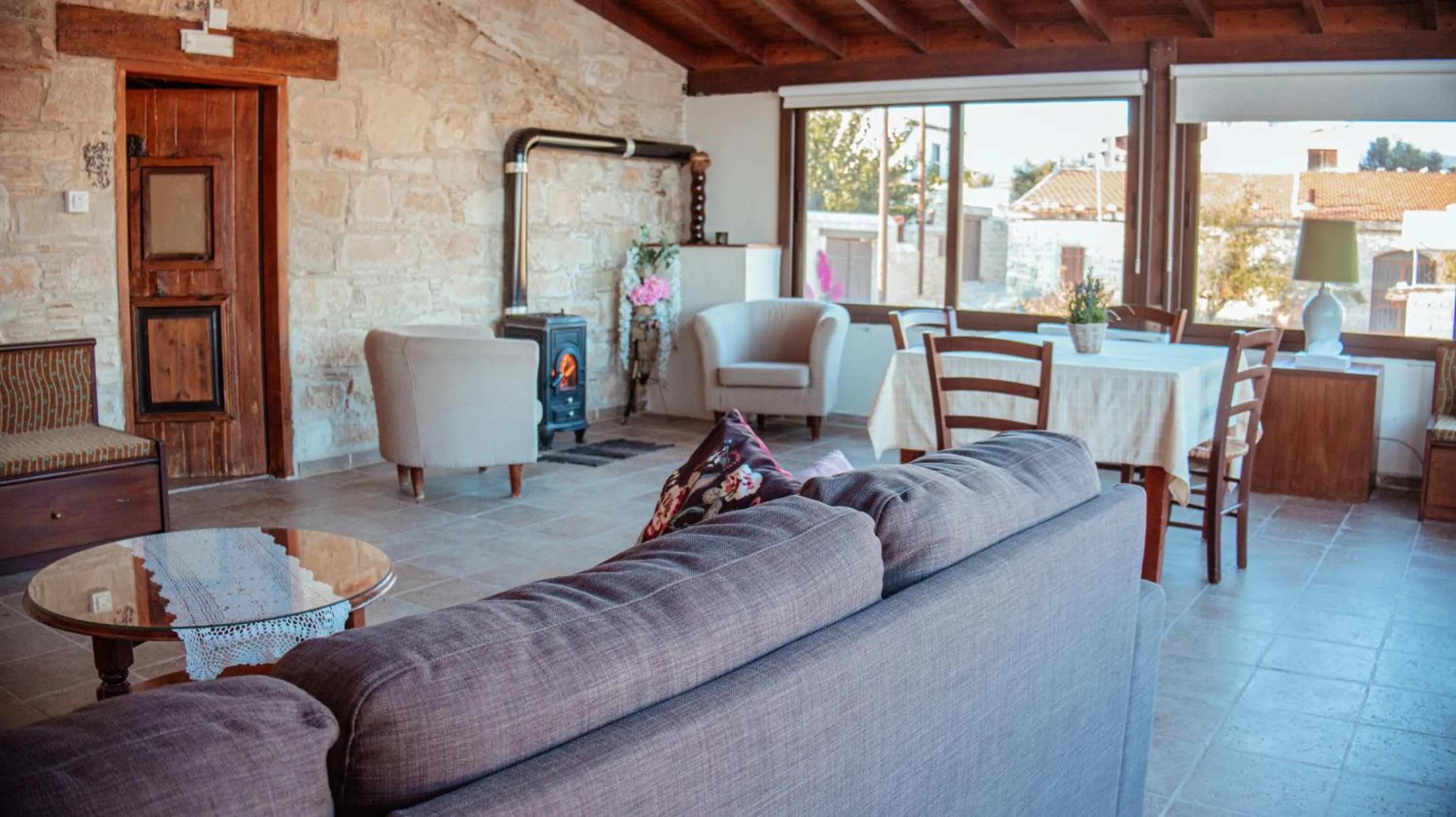 Property building in Agrovino Lofou