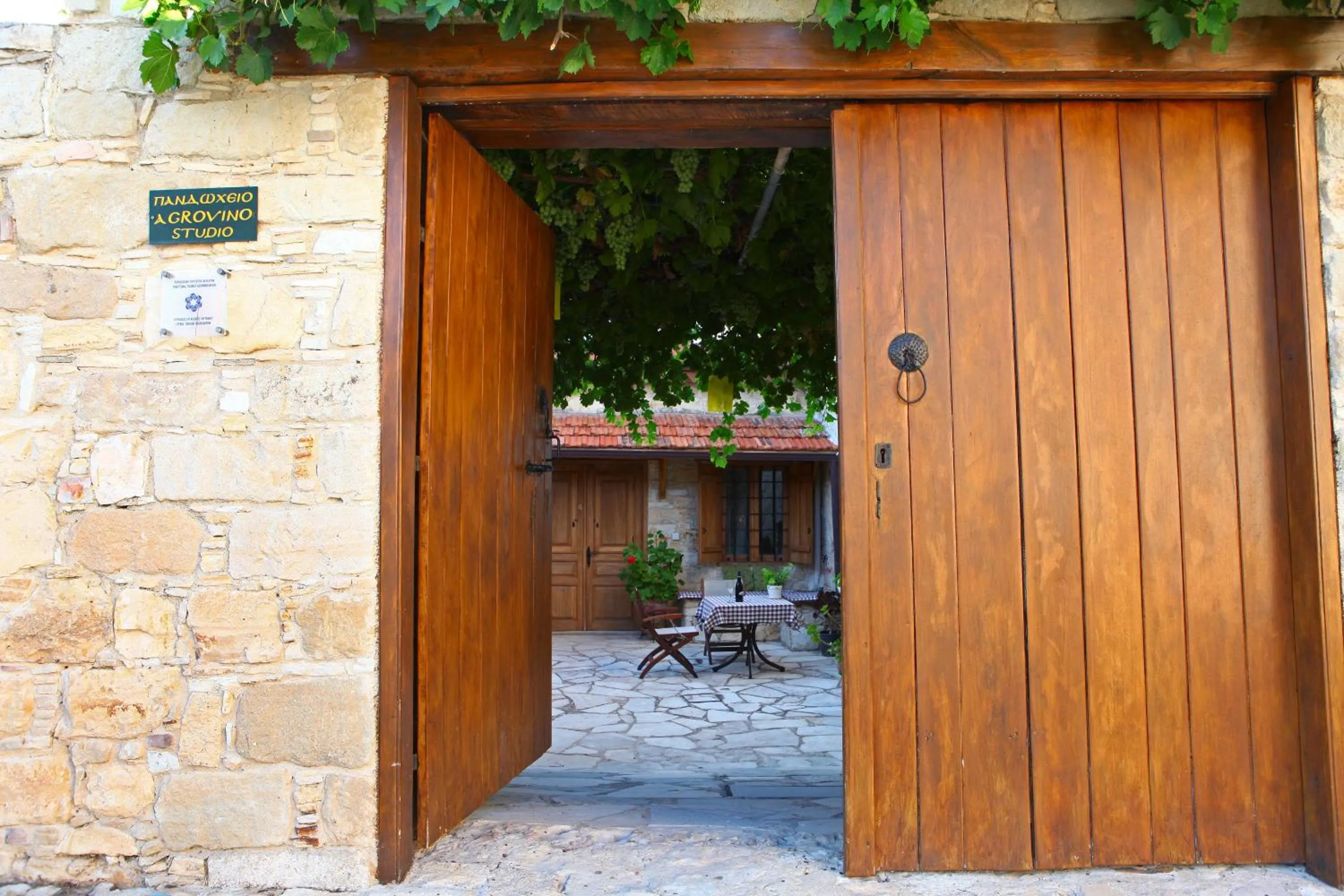 Property building in Agrovino Lofou