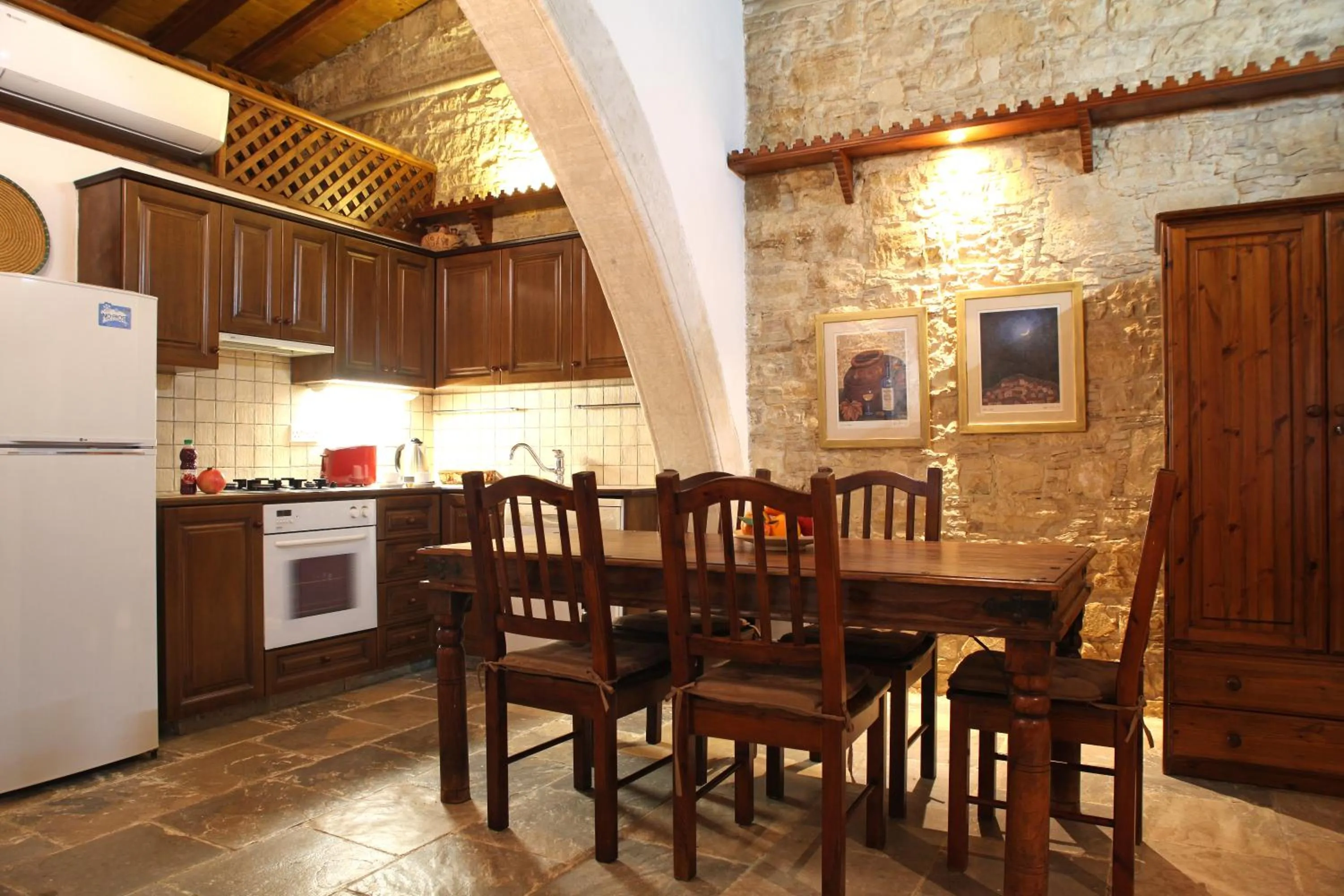 Dining area in Agrovino Lofou
