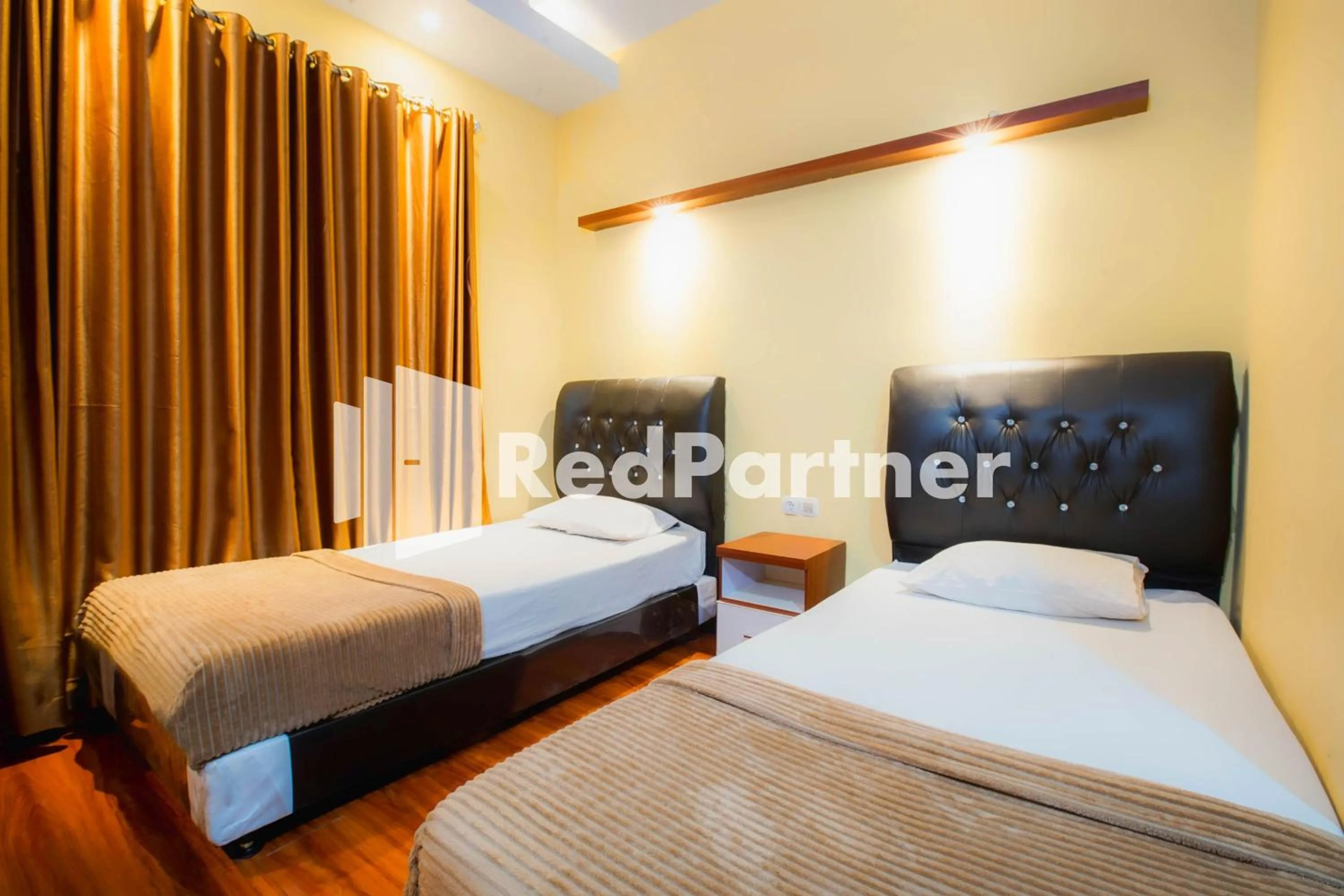 Bedroom, Bed in Hatta Guest House Syariah near Hayam Wuruk Jelutung Mitra RedDoorz