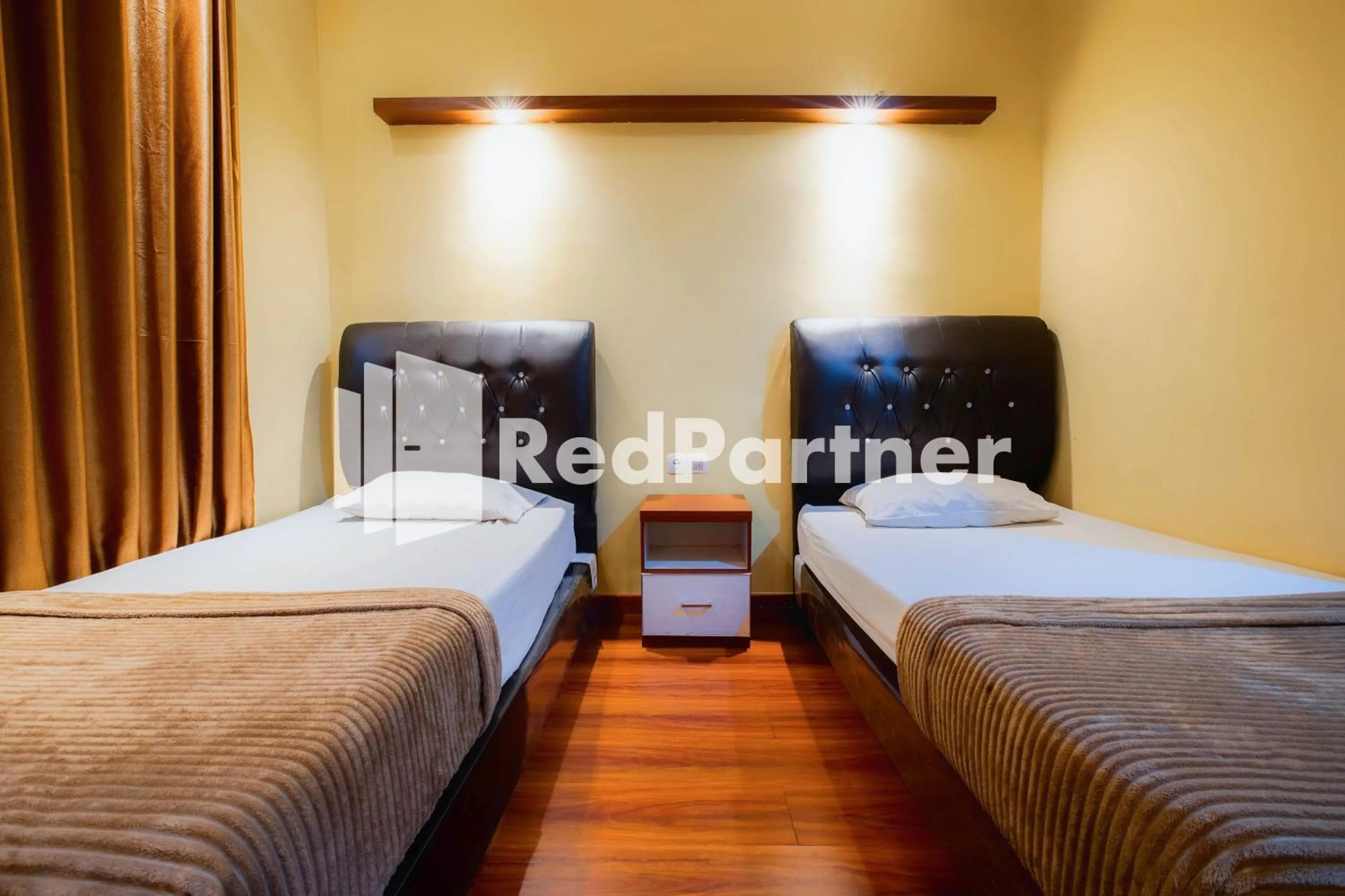 Bedroom, Bed in Hatta Guest House Syariah near Hayam Wuruk Jelutung Mitra RedDoorz