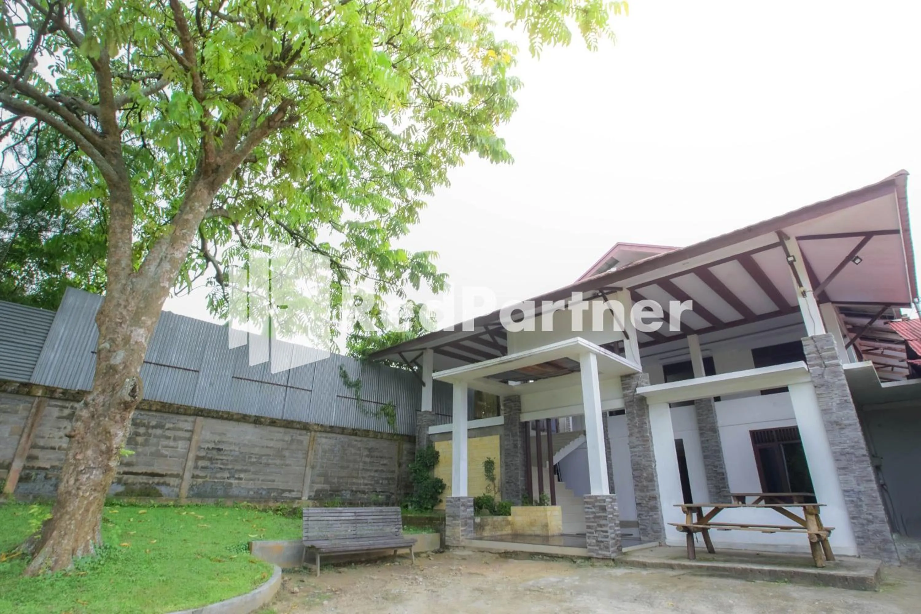 Property building in Hatta Guest House Syariah near Hayam Wuruk Jelutung Mitra RedDoorz