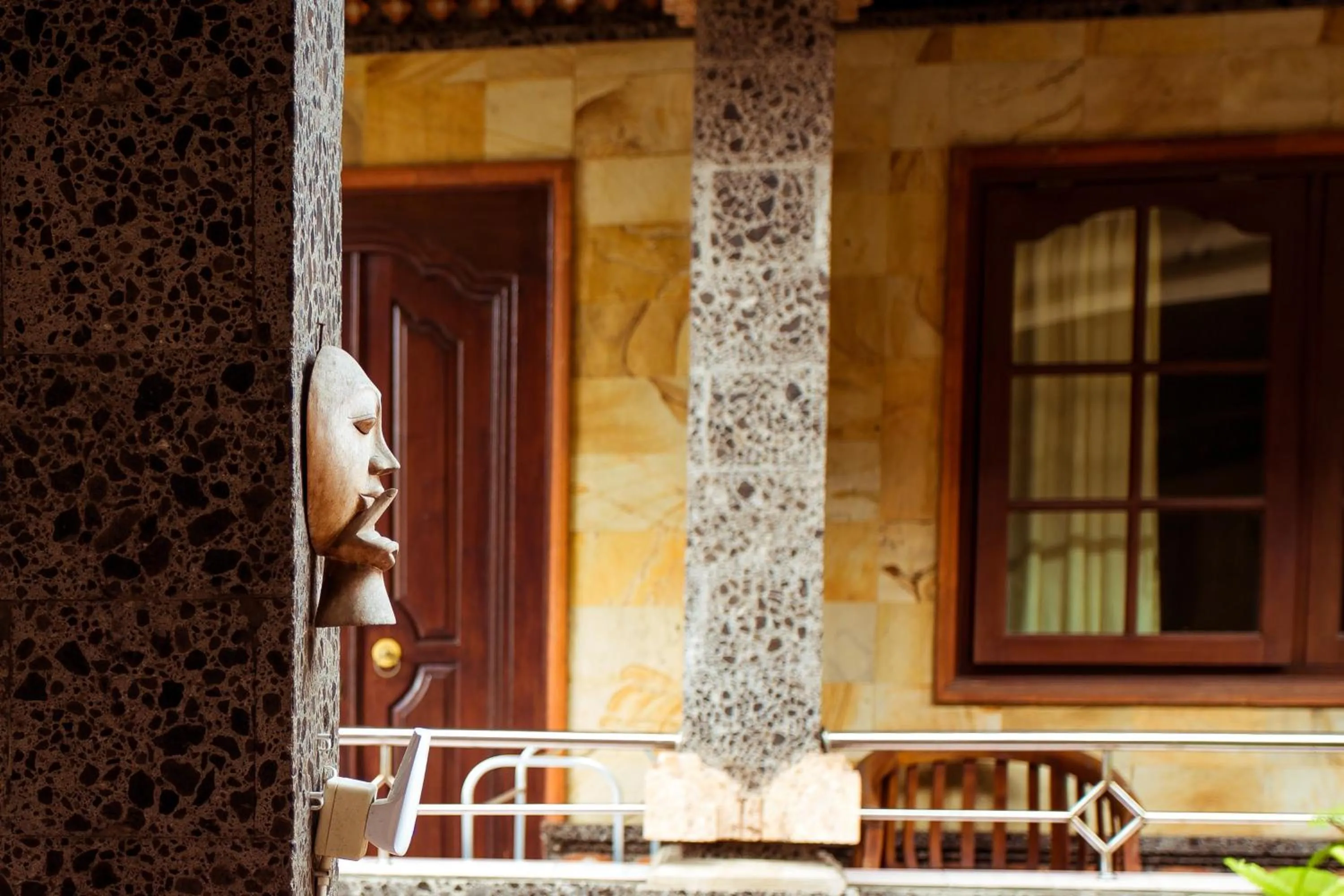 Decorative detail in Segara Sadhu Inn Kuta by ecommerceloka