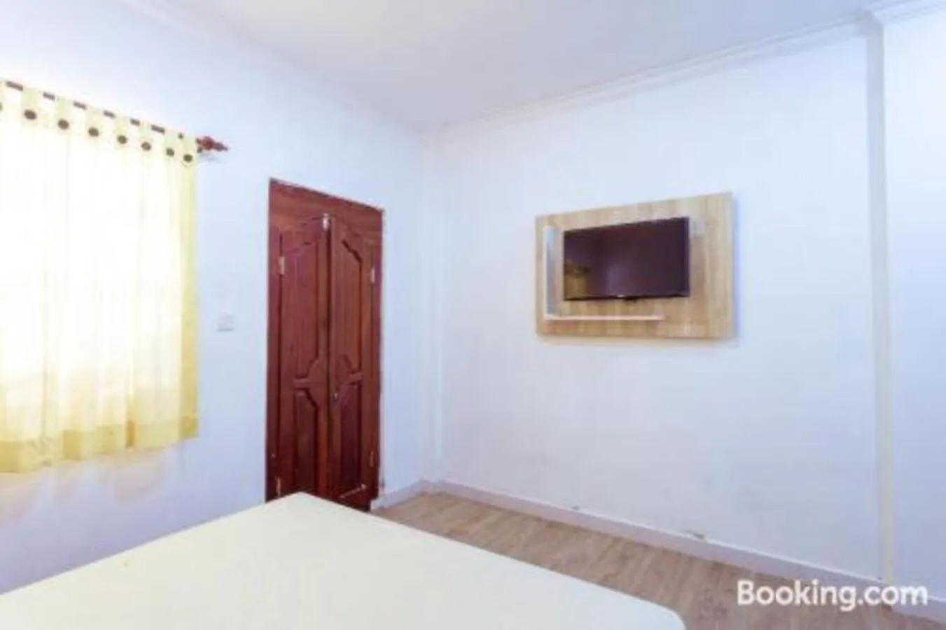 Bedroom, Bed in Segara Sadhu Inn Kuta by ecommerceloka