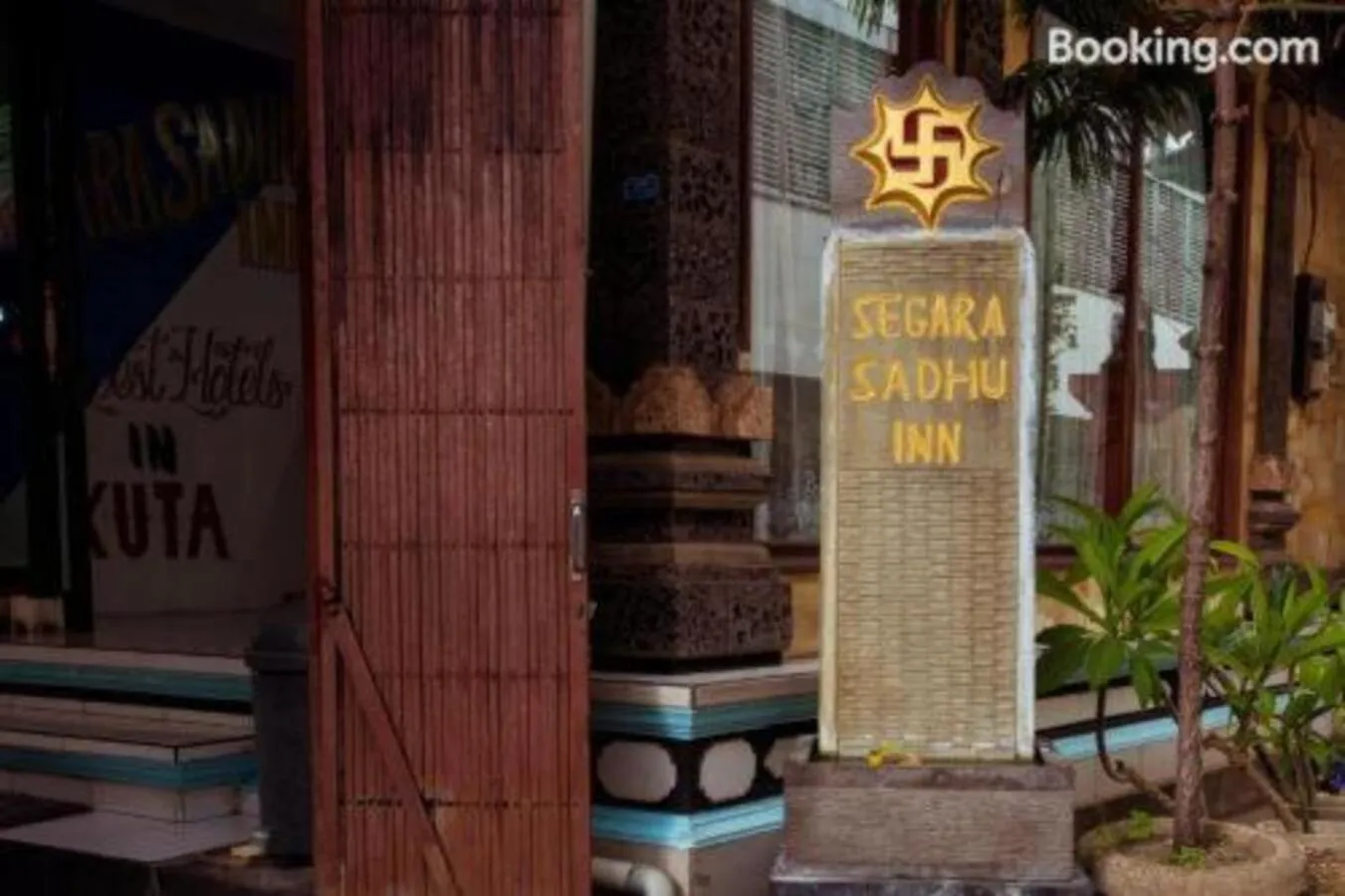Facade/entrance in Segara Sadhu Inn Kuta by ecommerceloka